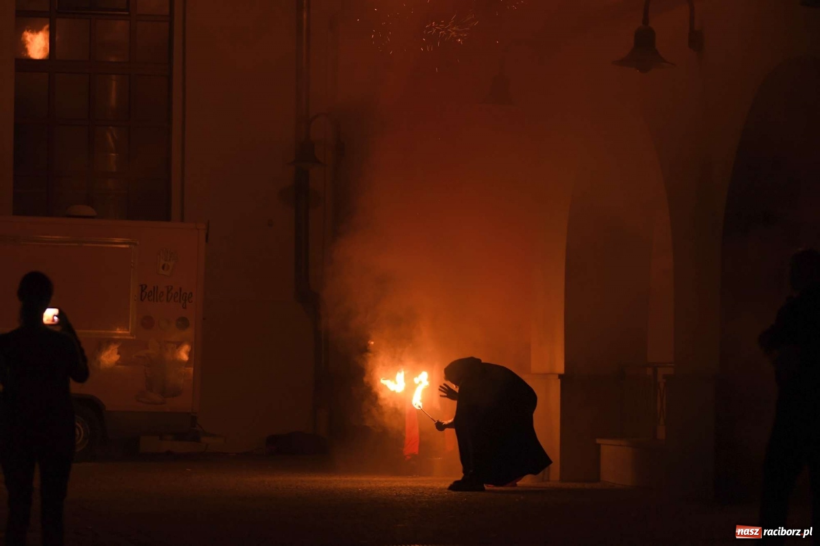 Zdjęcie w galerii na portalu naszraciborz.pl: Inscenizacja pożaru zamku w Raciborzu [FOTO i WIDEO] wiadomości z regionu