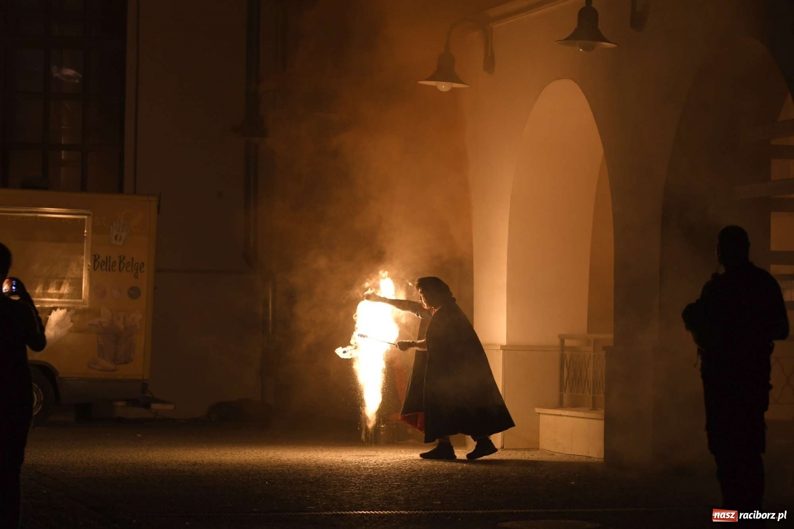 Zdjęcie w galerii na portalu naszraciborz.pl: Inscenizacja pożaru zamku w Raciborzu [FOTO i WIDEO] wiadomości z regionu