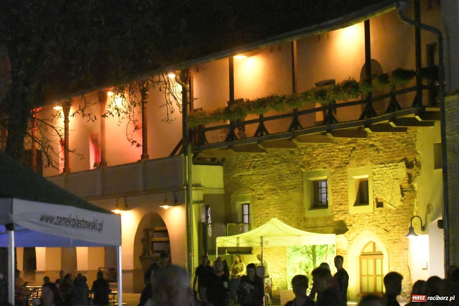 Zdjęcie w galerii na portalu naszraciborz.pl: Inscenizacja pożaru zamku w Raciborzu [FOTO i WIDEO] wiadomości z regionu