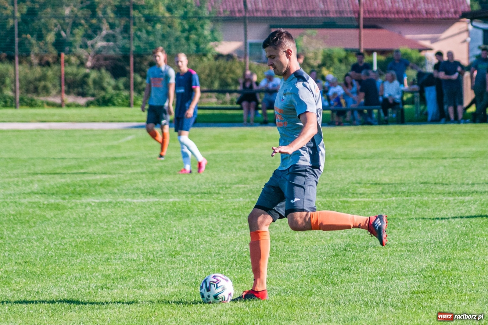 Zdjęcie w galerii na portalu naszraciborz.pl: Klasa okręgowa. Powiatowe derby na remis [FOTO i WIDEO] wiadomości z regionu