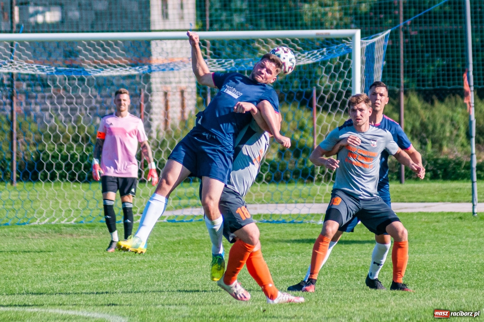 Zdjęcie w galerii na portalu naszraciborz.pl: Klasa okręgowa. Powiatowe derby na remis [FOTO i WIDEO] wiadomości z regionu