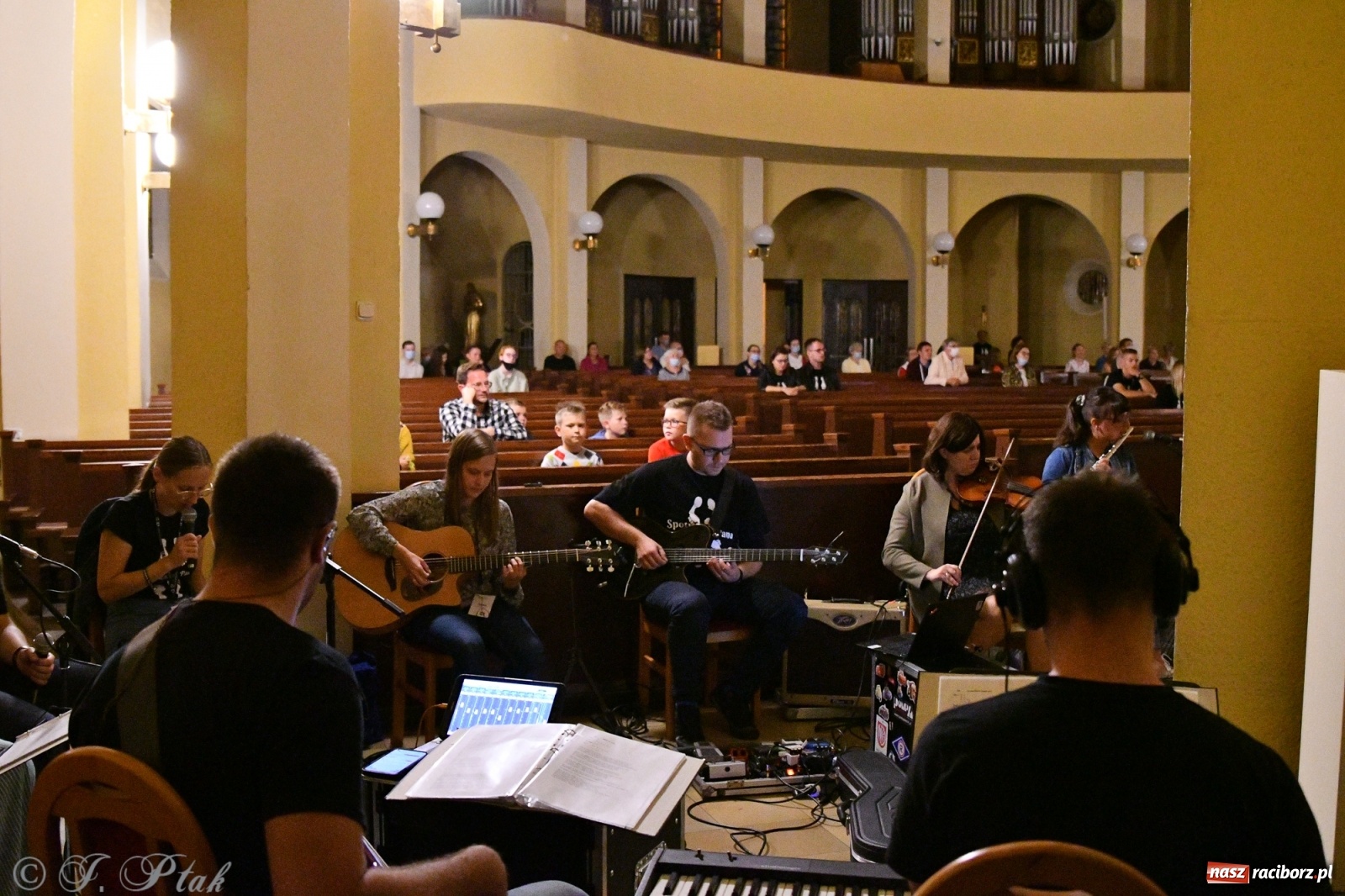 Zdjęcie w galerii na portalu naszraciborz.pl: XXX Festiwal Spotkałem Pana - dzień 1 wiadomości z regionu