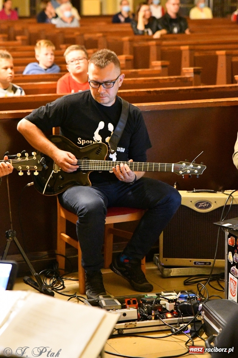 Zdjęcie w galerii na portalu naszraciborz.pl: XXX Festiwal Spotkałem Pana - dzień 1 wiadomości z regionu