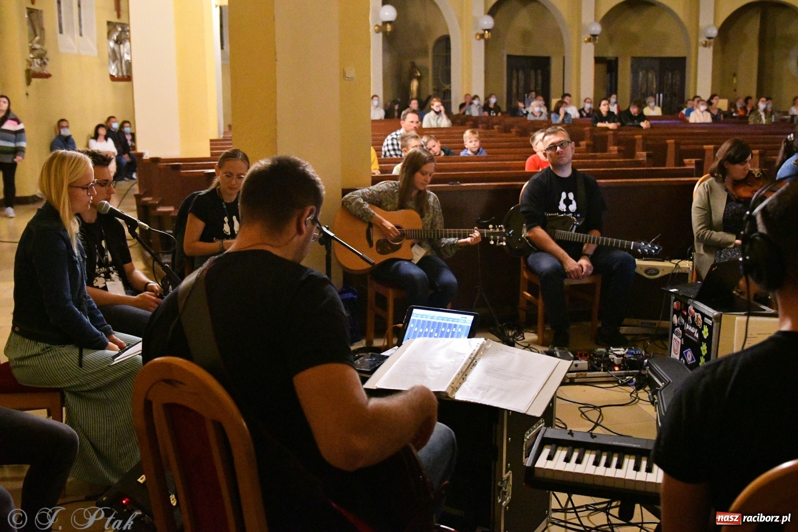 Zdjęcie w galerii na portalu naszraciborz.pl: XXX Festiwal Spotkałem Pana - dzień 1 wiadomości z regionu