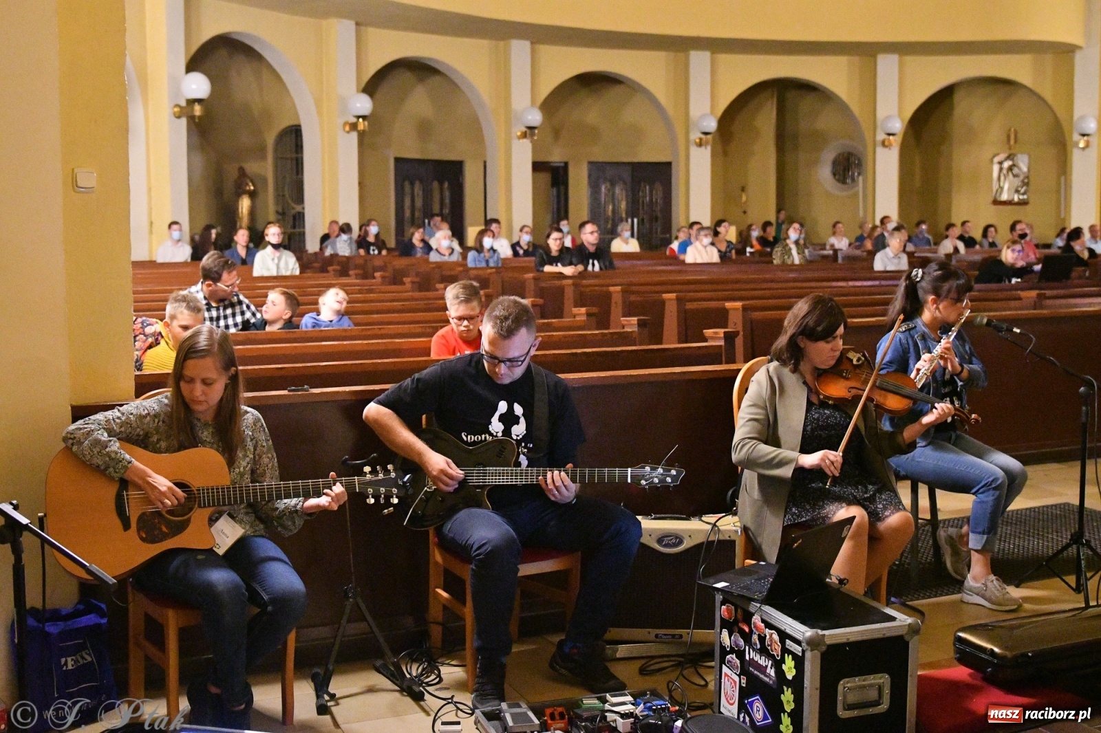 Zdjęcie w galerii na portalu naszraciborz.pl: XXX Festiwal Spotkałem Pana - dzień 1 wiadomości z regionu