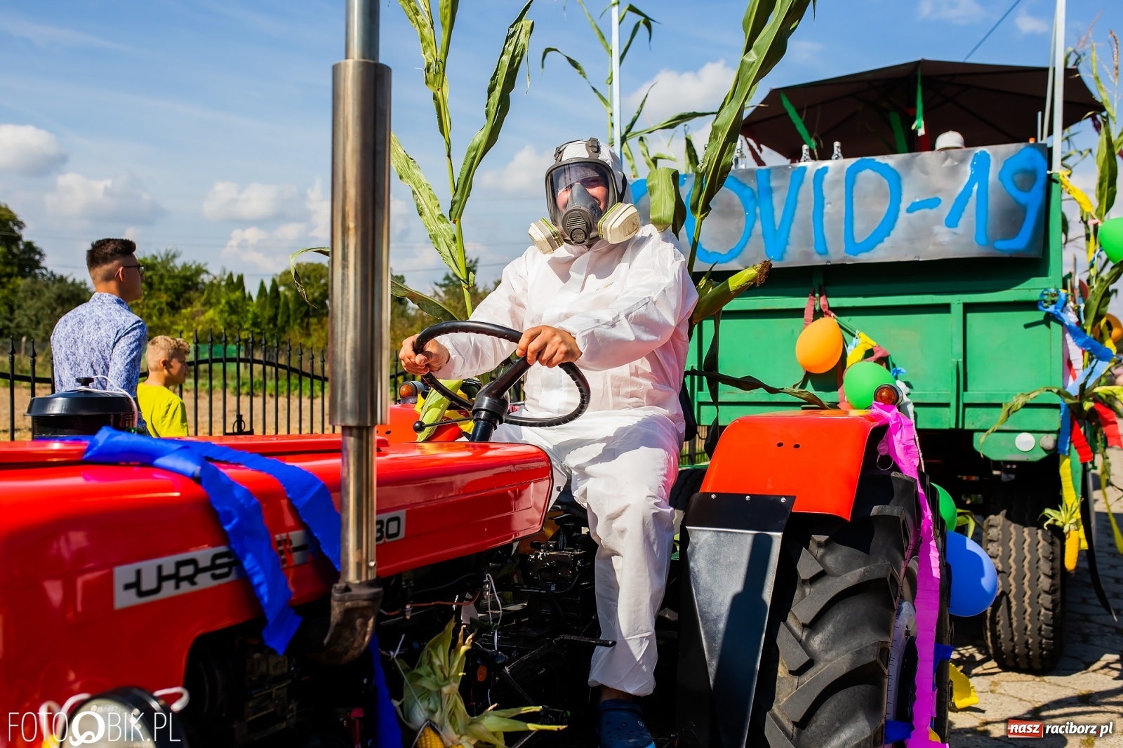 Zdjęcie w galerii na portalu naszraciborz.pl: Dożynki sołeckie w Borucinie. Spontaniczny długi korowód [FOTO i WIDEO] wiadomości z regionu