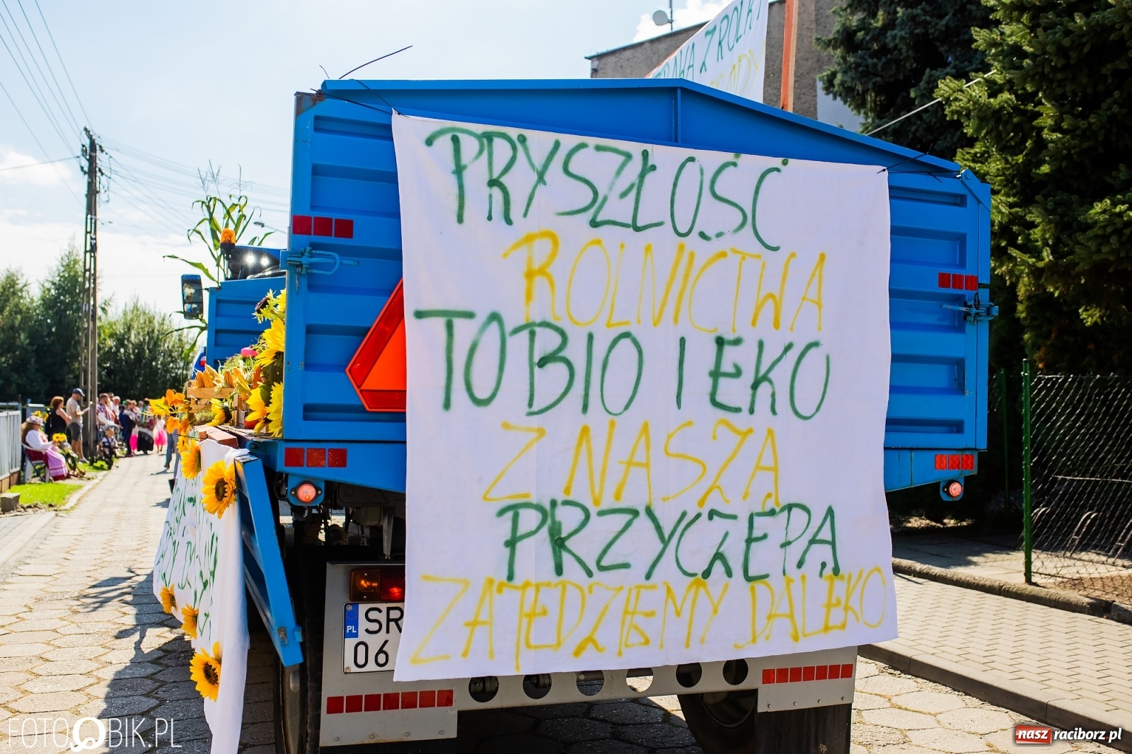 Zdjęcie w galerii na portalu naszraciborz.pl: Dożynki sołeckie w Borucinie. Spontaniczny długi korowód [FOTO i WIDEO] wiadomości z regionu