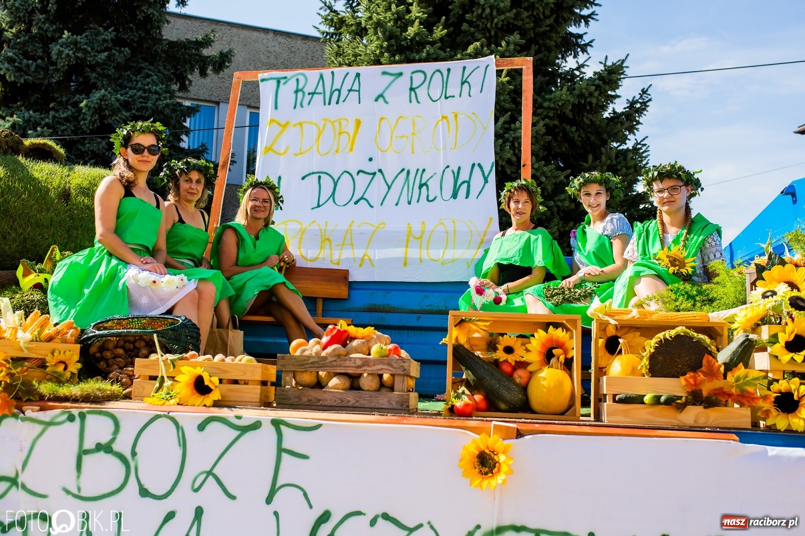 Zdjęcie w galerii na portalu naszraciborz.pl: Dożynki sołeckie w Borucinie. Spontaniczny długi korowód [FOTO i WIDEO] wiadomości z regionu
