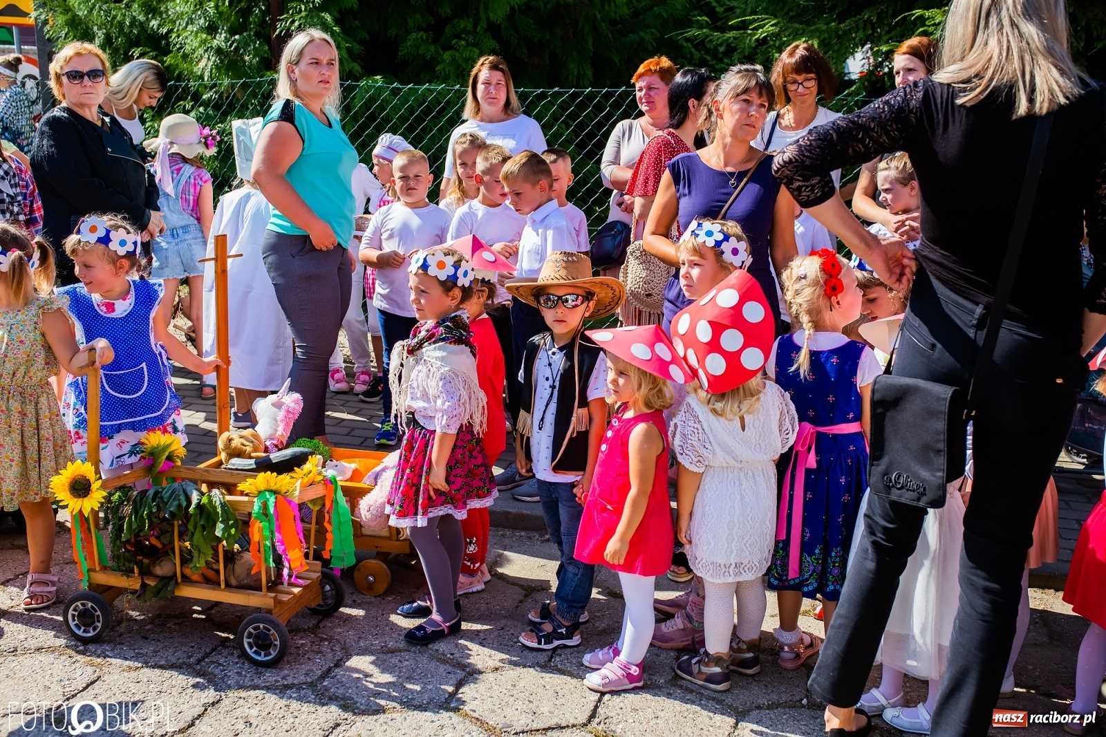 Zdjęcie w galerii na portalu naszraciborz.pl: Dożynki sołeckie w Borucinie. Spontaniczny długi korowód [FOTO i WIDEO] wiadomości z regionu