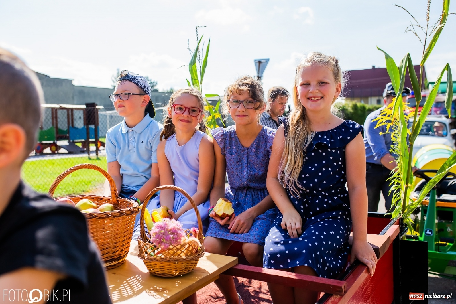 Zdjęcie w galerii na portalu naszraciborz.pl: Dożynki sołeckie w Borucinie. Spontaniczny długi korowód [FOTO i WIDEO] wiadomości z regionu