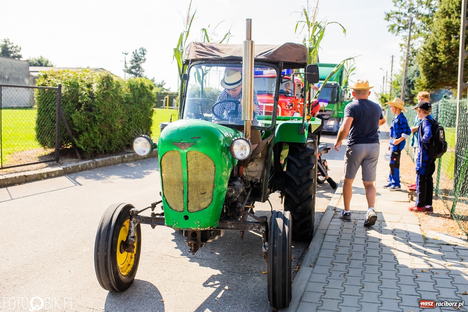Zdjęcie w galerii na portalu naszraciborz.pl: Dożynki sołeckie w Borucinie. Spontaniczny długi korowód [FOTO i WIDEO] wiadomości z regionu