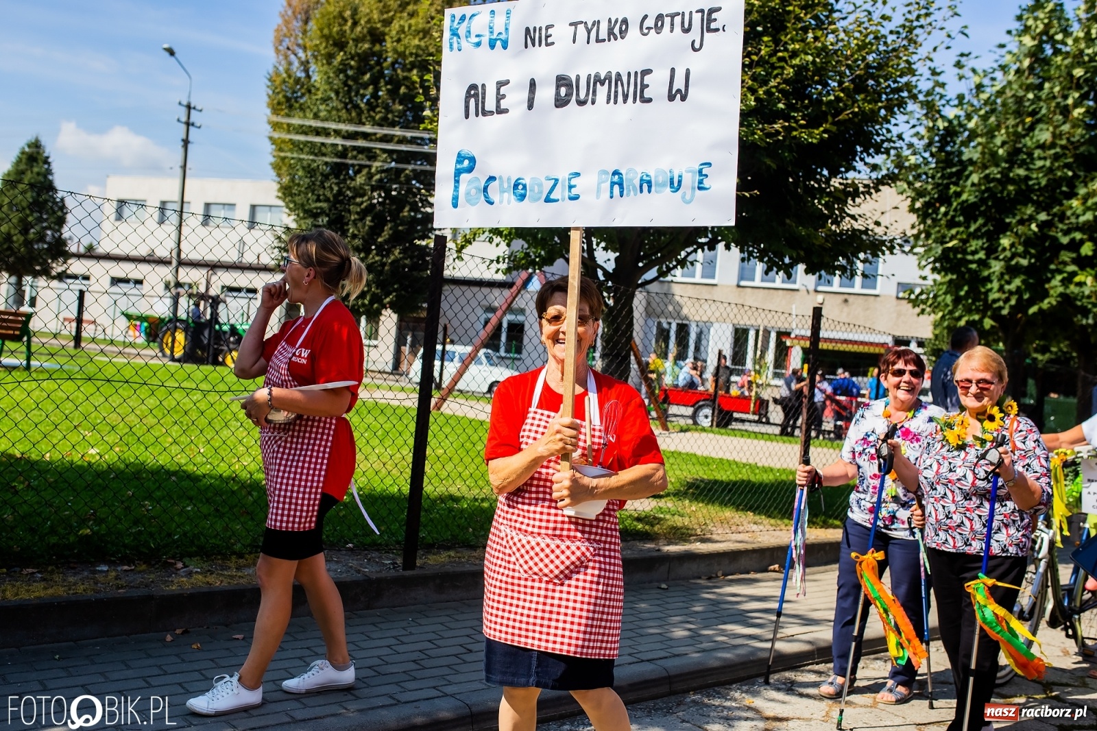 Zdjęcie w galerii na portalu naszraciborz.pl: Dożynki sołeckie w Borucinie. Spontaniczny długi korowód [FOTO i WIDEO] wiadomości z regionu
