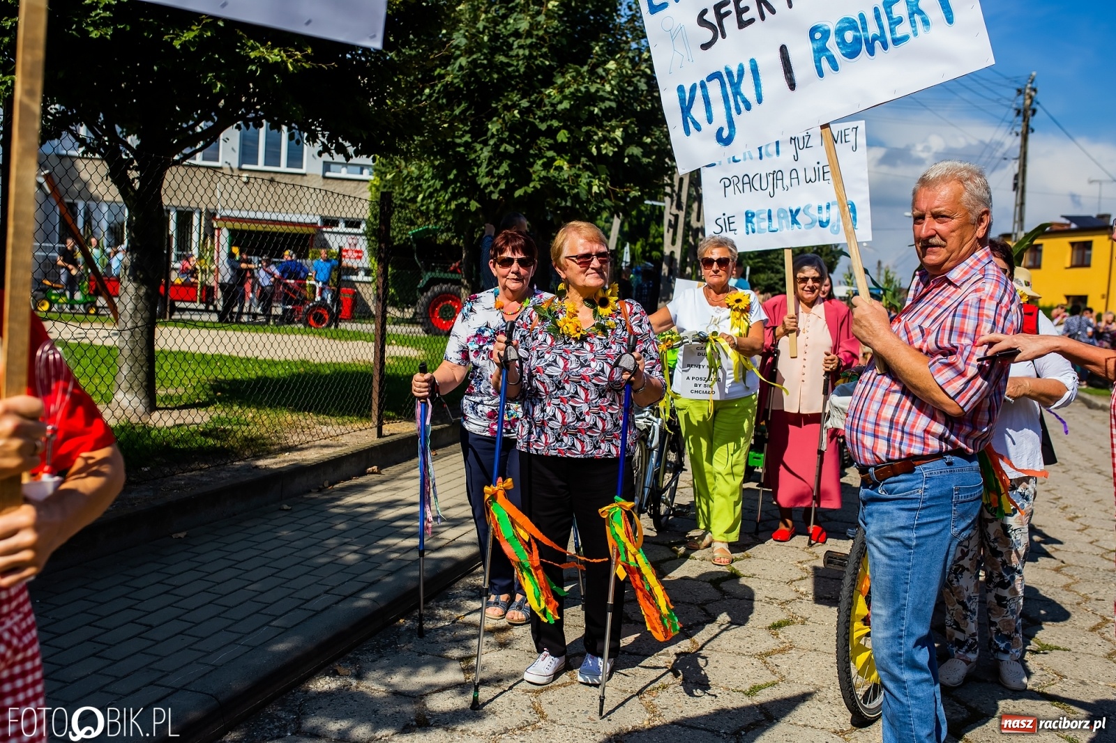 Zdjęcie w galerii na portalu naszraciborz.pl: Dożynki sołeckie w Borucinie. Spontaniczny długi korowód [FOTO i WIDEO] wiadomości z regionu