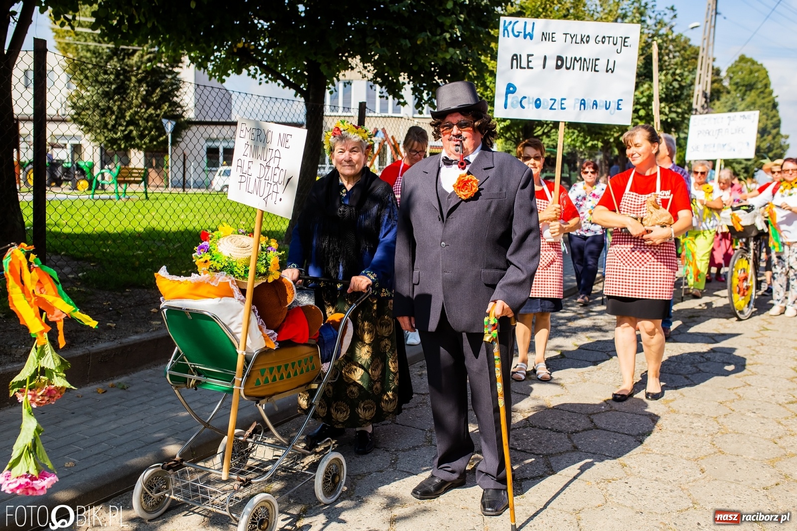 Zdjęcie w galerii na portalu naszraciborz.pl: Dożynki sołeckie w Borucinie. Spontaniczny długi korowód [FOTO i WIDEO] wiadomości z regionu