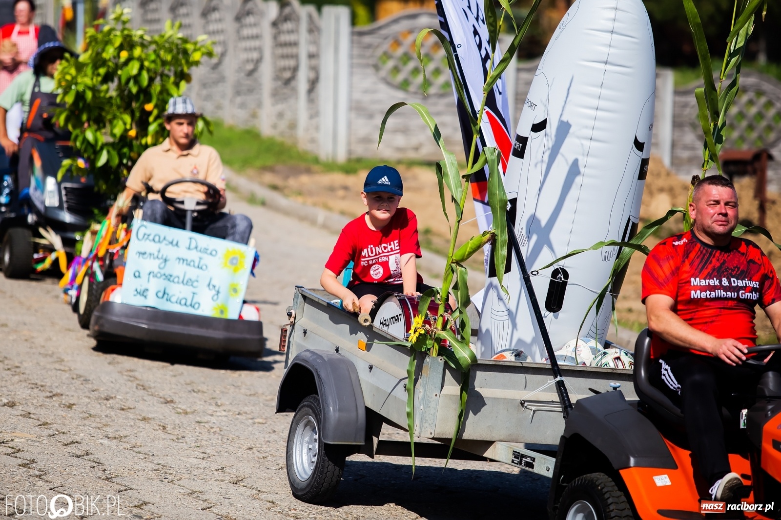 Zdjęcie w galerii na portalu naszraciborz.pl: Dożynki sołeckie w Borucinie. Spontaniczny długi korowód [FOTO i WIDEO] wiadomości z regionu