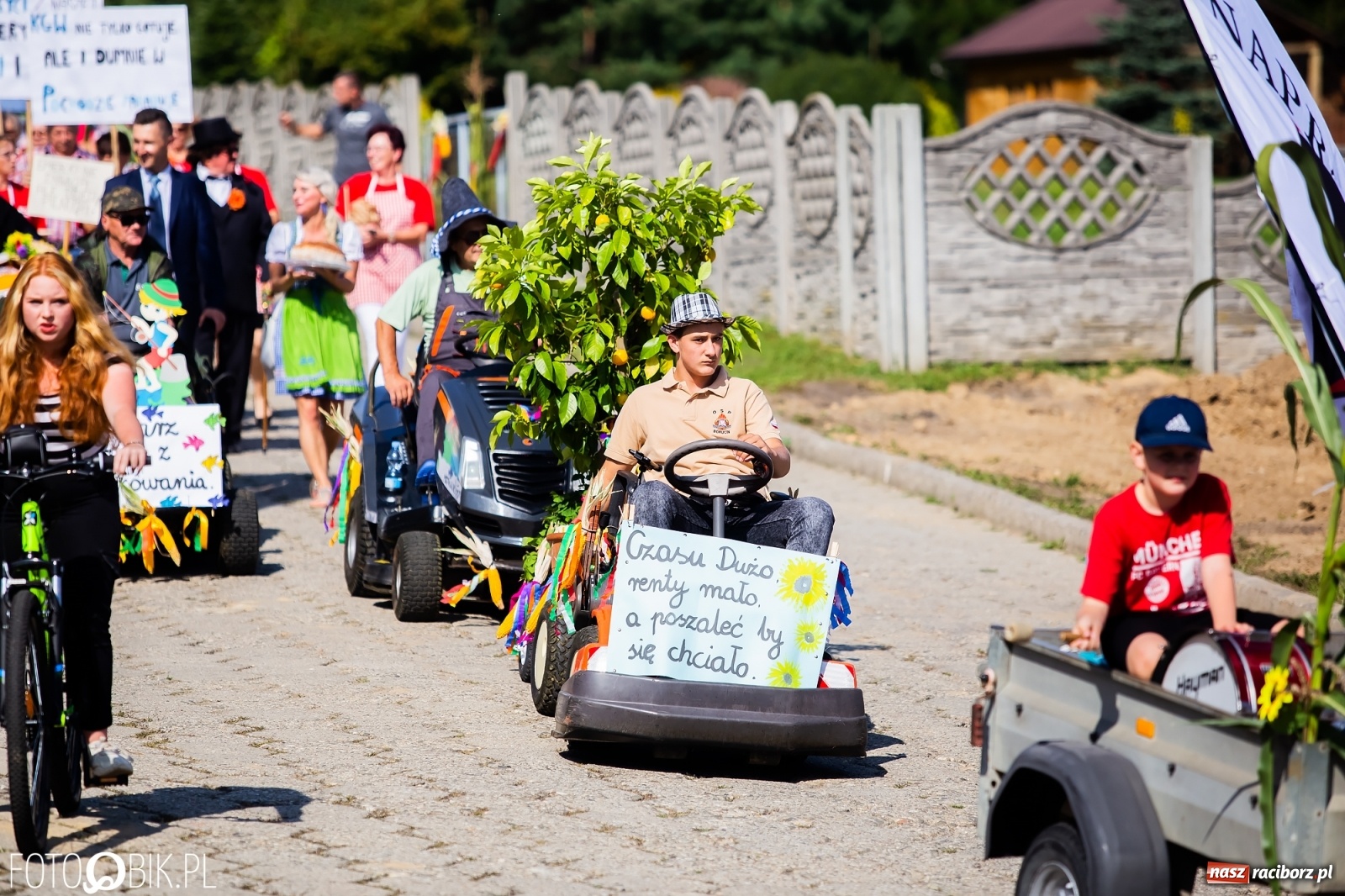 Zdjęcie w galerii na portalu naszraciborz.pl: Dożynki sołeckie w Borucinie. Spontaniczny długi korowód [FOTO i WIDEO] wiadomości z regionu