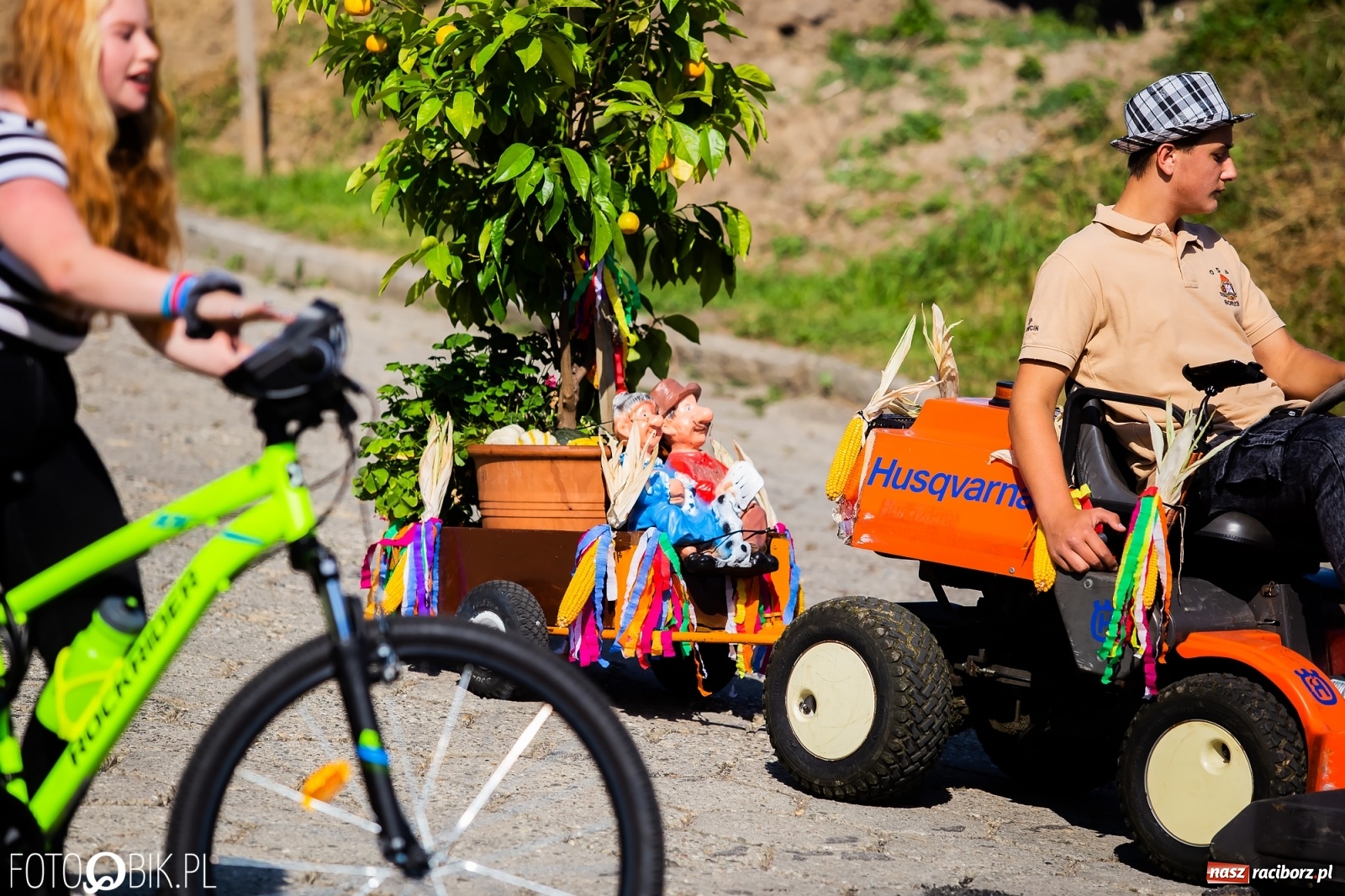Zdjęcie w galerii na portalu naszraciborz.pl: Dożynki sołeckie w Borucinie. Spontaniczny długi korowód [FOTO i WIDEO] wiadomości z regionu