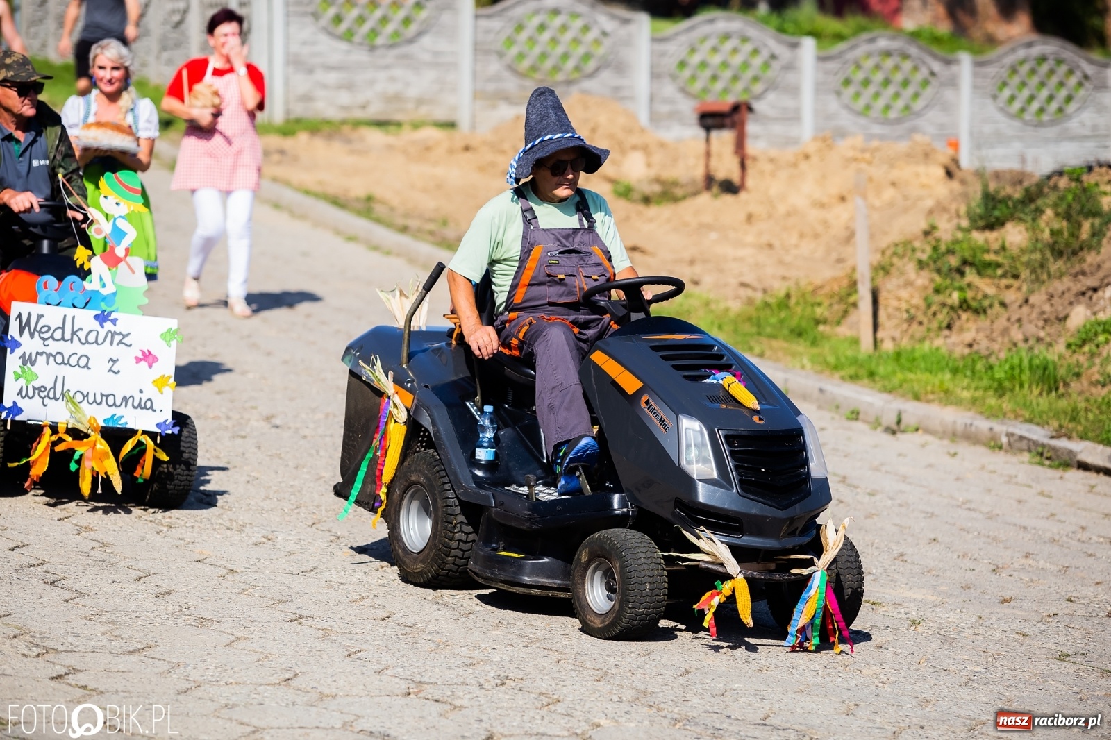 Zdjęcie w galerii na portalu naszraciborz.pl: Dożynki sołeckie w Borucinie. Spontaniczny długi korowód [FOTO i WIDEO] wiadomości z regionu