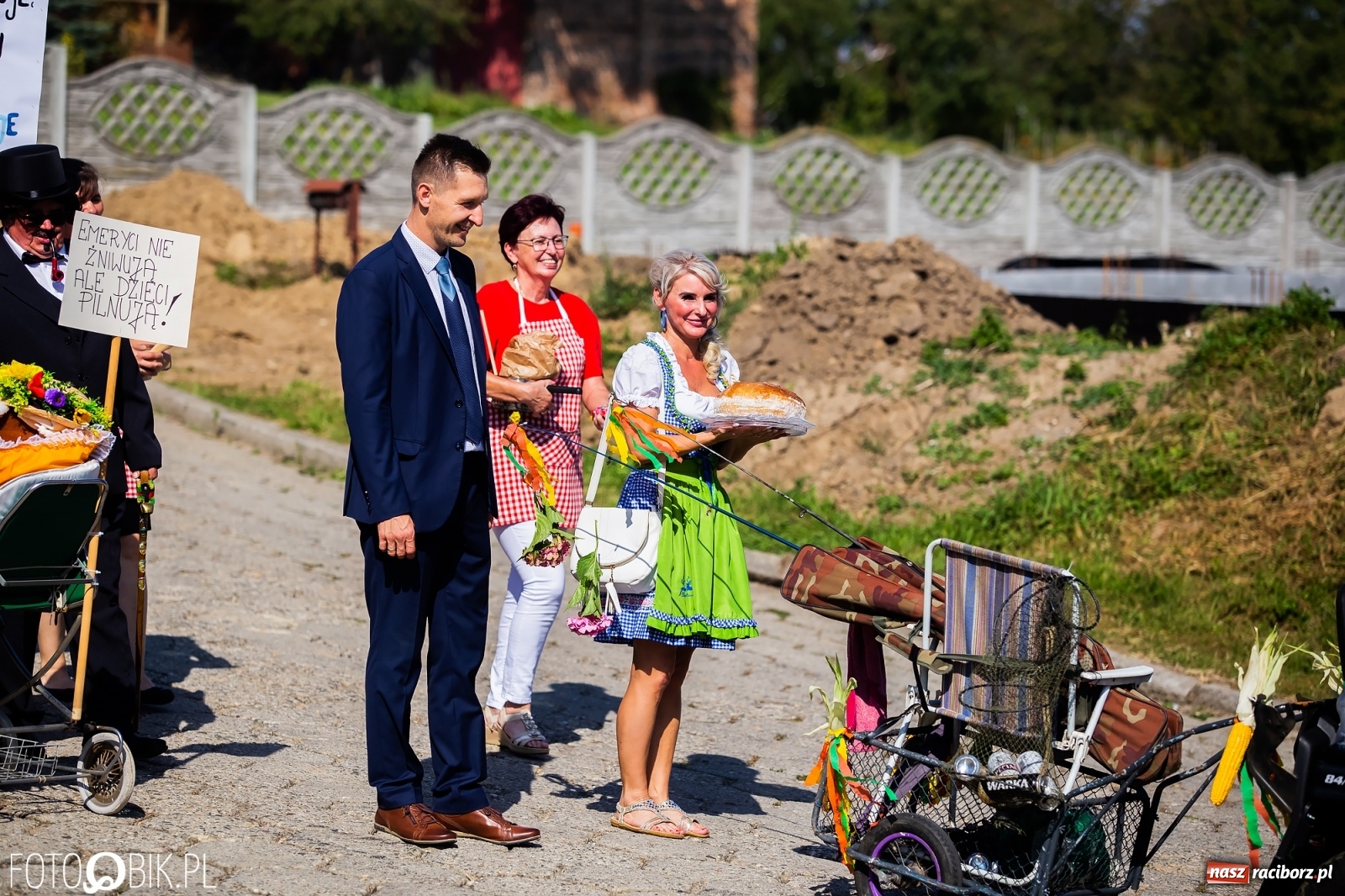 Zdjęcie w galerii na portalu naszraciborz.pl: Dożynki sołeckie w Borucinie. Spontaniczny długi korowód [FOTO i WIDEO] wiadomości z regionu