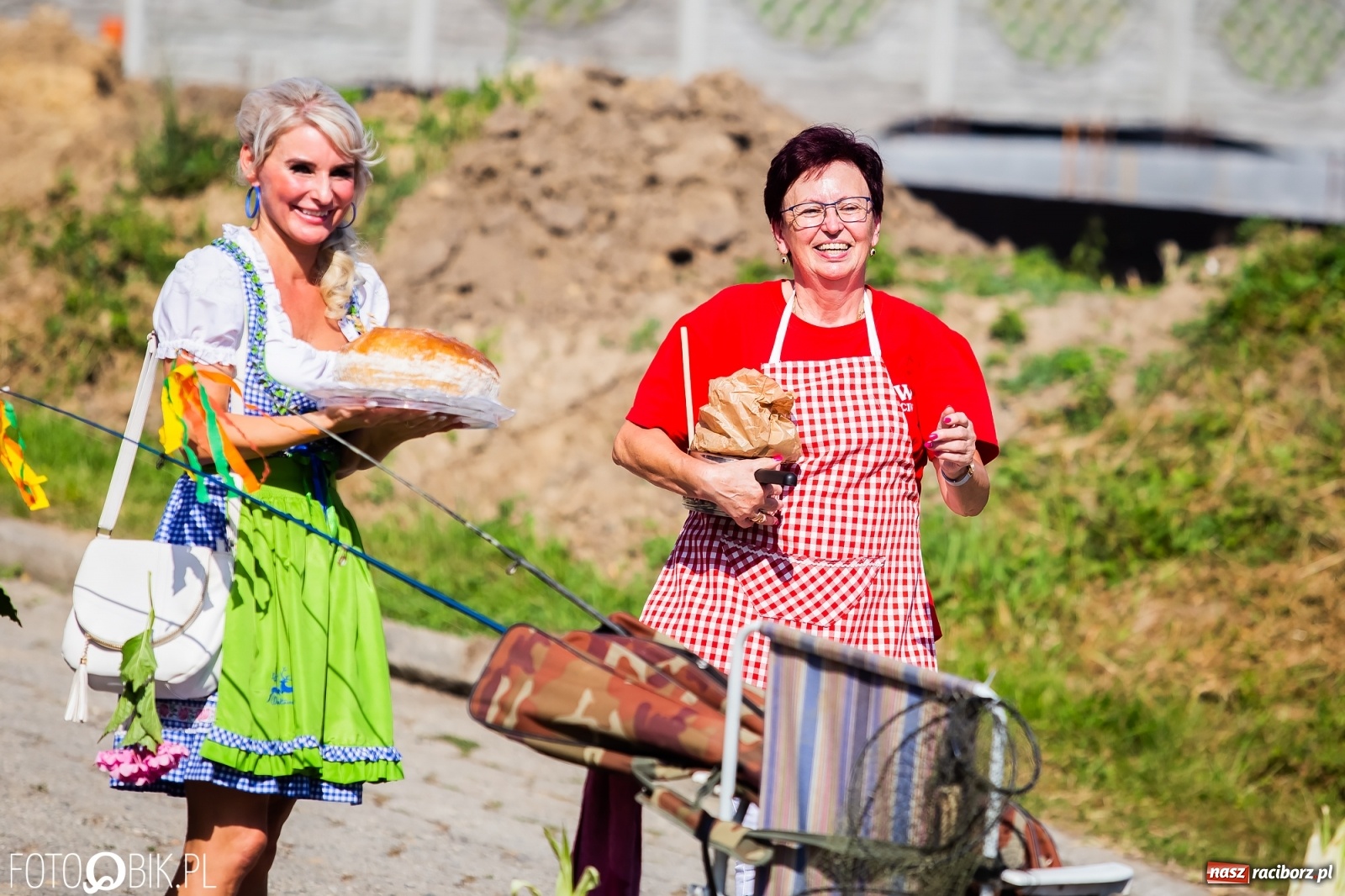 Zdjęcie w galerii na portalu naszraciborz.pl: Dożynki sołeckie w Borucinie. Spontaniczny długi korowód [FOTO i WIDEO] wiadomości z regionu