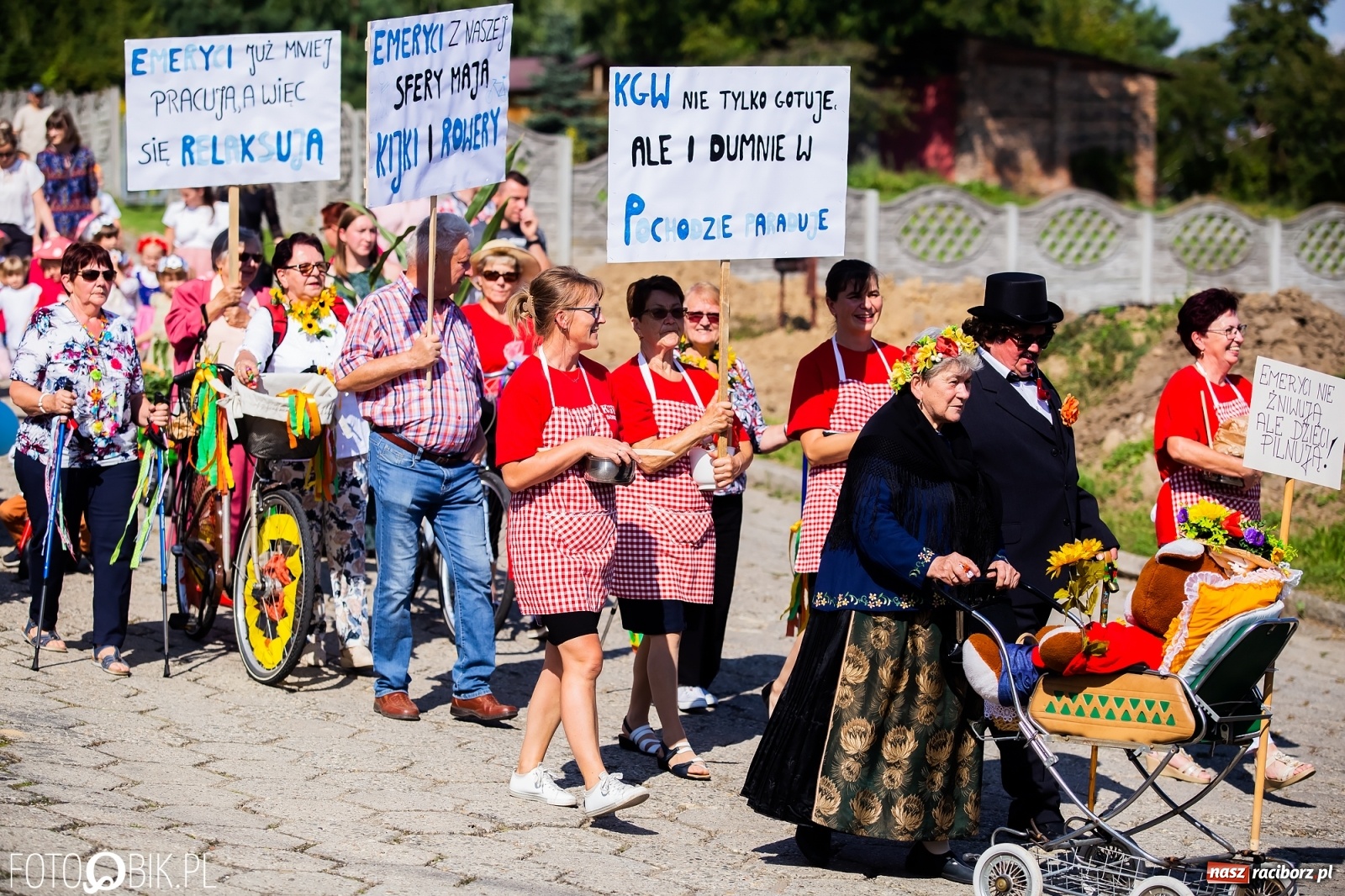 Zdjęcie w galerii na portalu naszraciborz.pl: Dożynki sołeckie w Borucinie. Spontaniczny długi korowód [FOTO i WIDEO] wiadomości z regionu