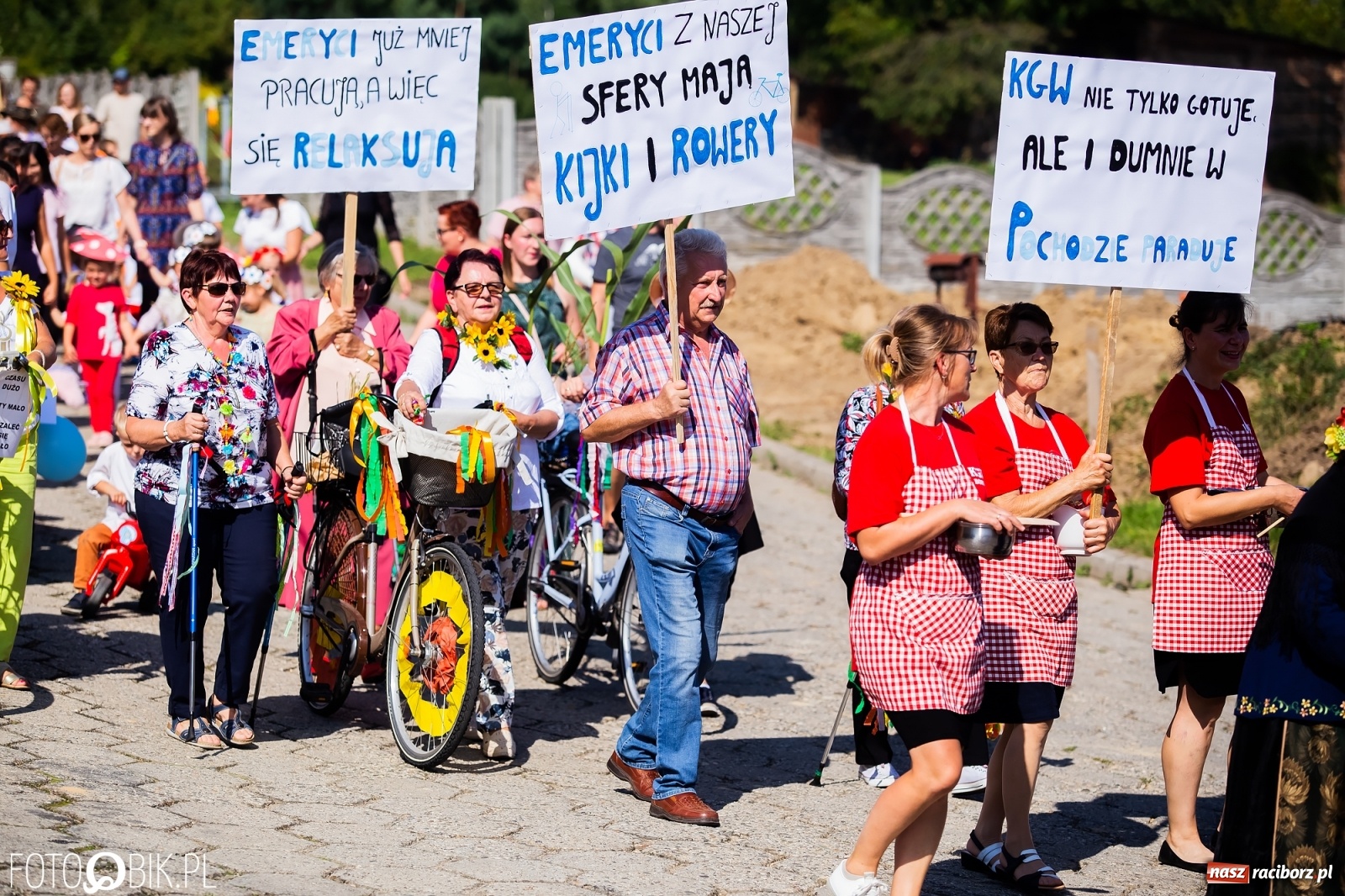 Zdjęcie w galerii na portalu naszraciborz.pl: Dożynki sołeckie w Borucinie. Spontaniczny długi korowód [FOTO i WIDEO] wiadomości z regionu