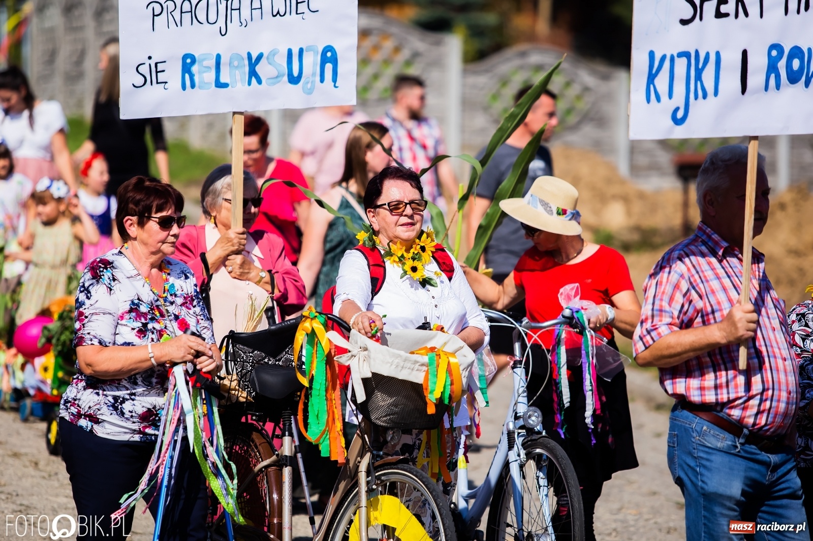 Zdjęcie w galerii na portalu naszraciborz.pl: Dożynki sołeckie w Borucinie. Spontaniczny długi korowód [FOTO i WIDEO] wiadomości z regionu