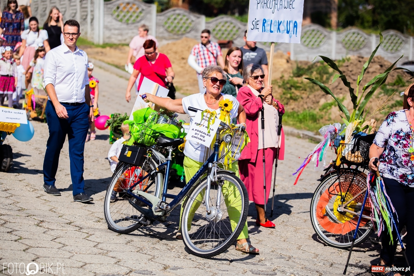 Zdjęcie w galerii na portalu naszraciborz.pl: Dożynki sołeckie w Borucinie. Spontaniczny długi korowód [FOTO i WIDEO] wiadomości z regionu