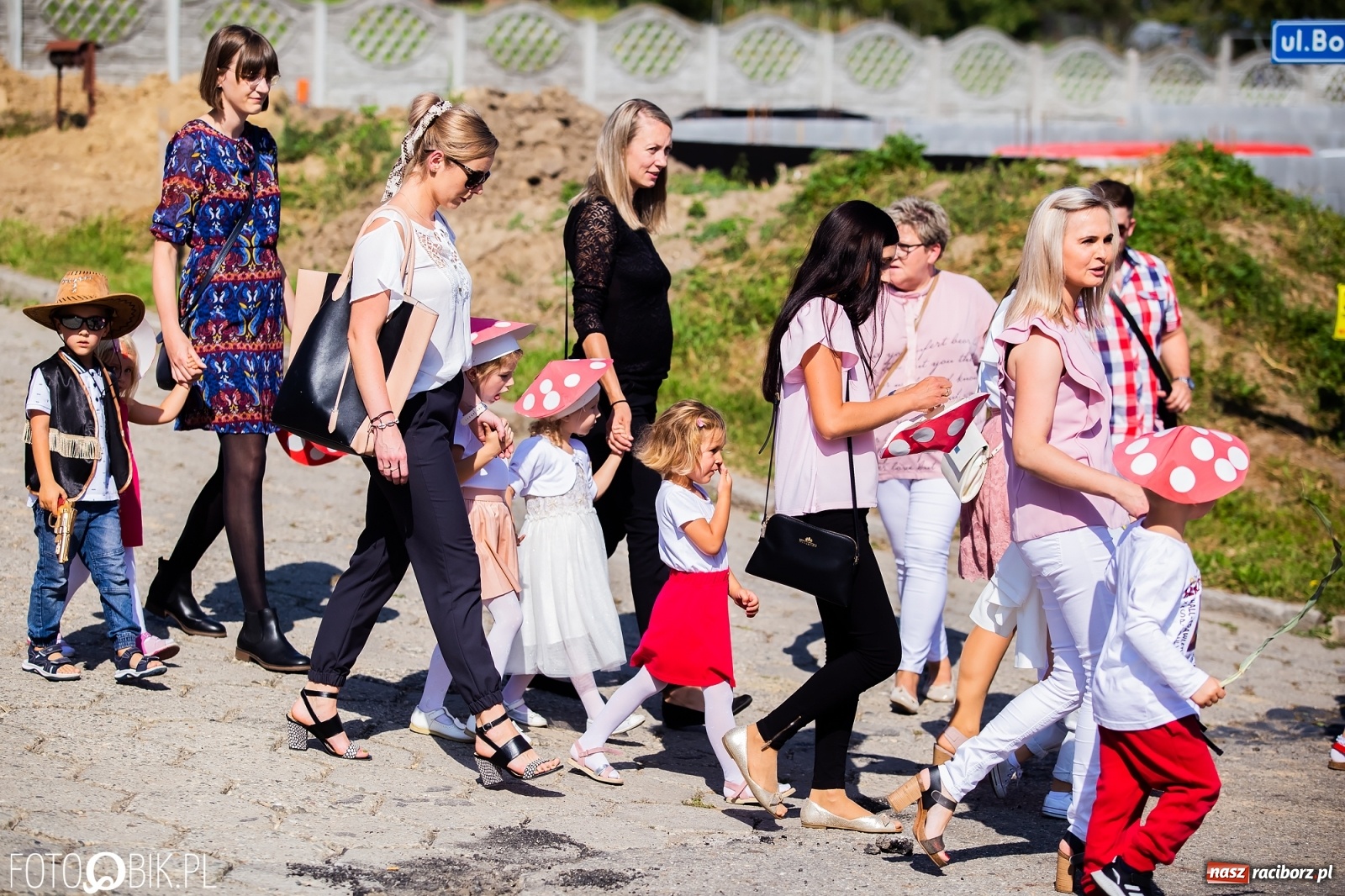 Zdjęcie w galerii na portalu naszraciborz.pl: Dożynki sołeckie w Borucinie. Spontaniczny długi korowód [FOTO i WIDEO] wiadomości z regionu