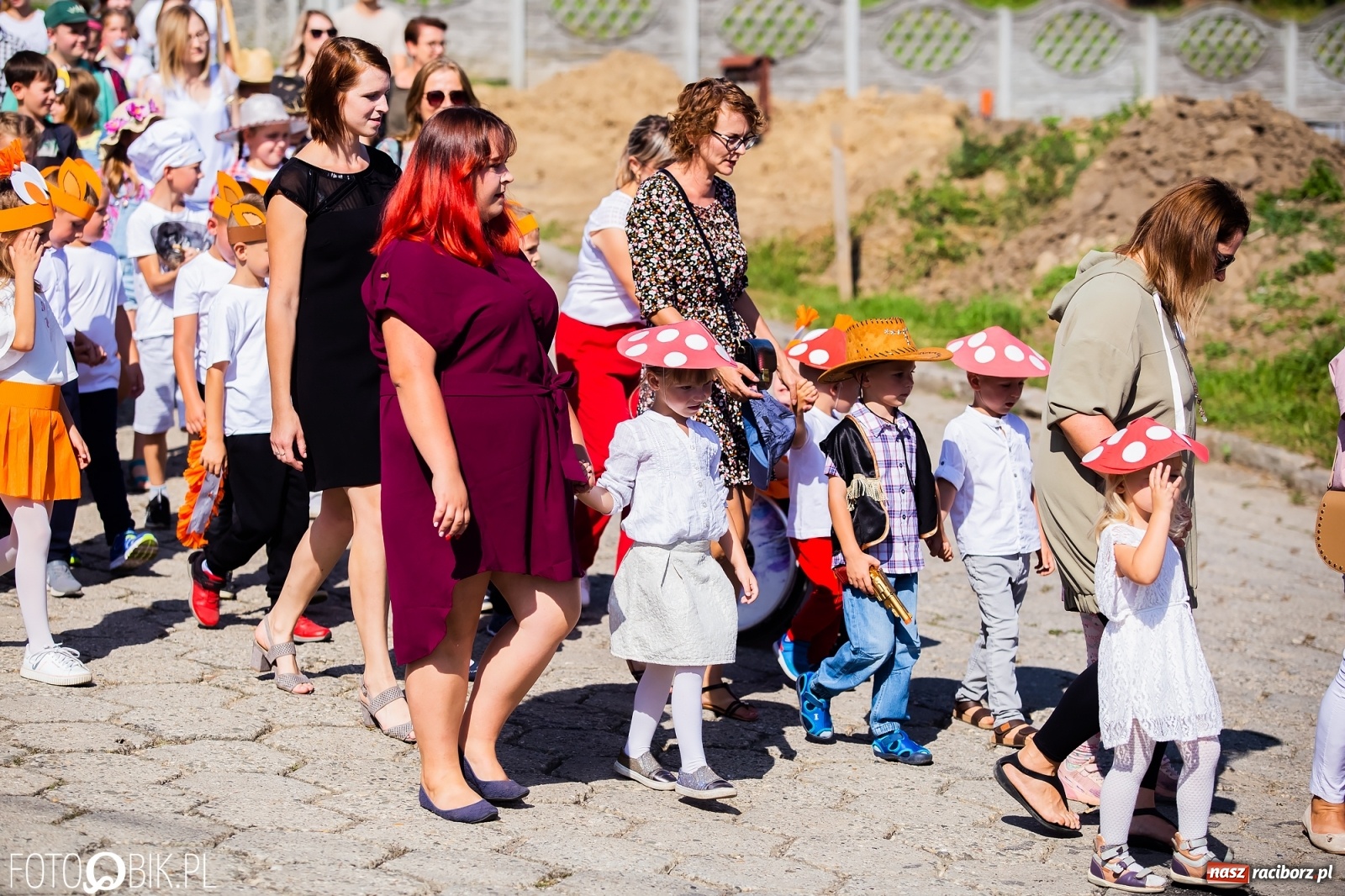 Zdjęcie w galerii na portalu naszraciborz.pl: Dożynki sołeckie w Borucinie. Spontaniczny długi korowód [FOTO i WIDEO] wiadomości z regionu