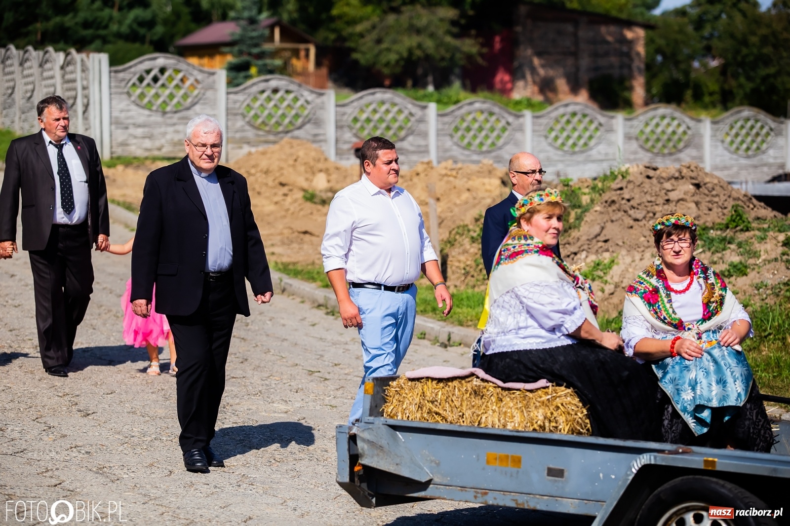 Zdjęcie w galerii na portalu naszraciborz.pl: Dożynki sołeckie w Borucinie. Spontaniczny długi korowód [FOTO i WIDEO] wiadomości z regionu
