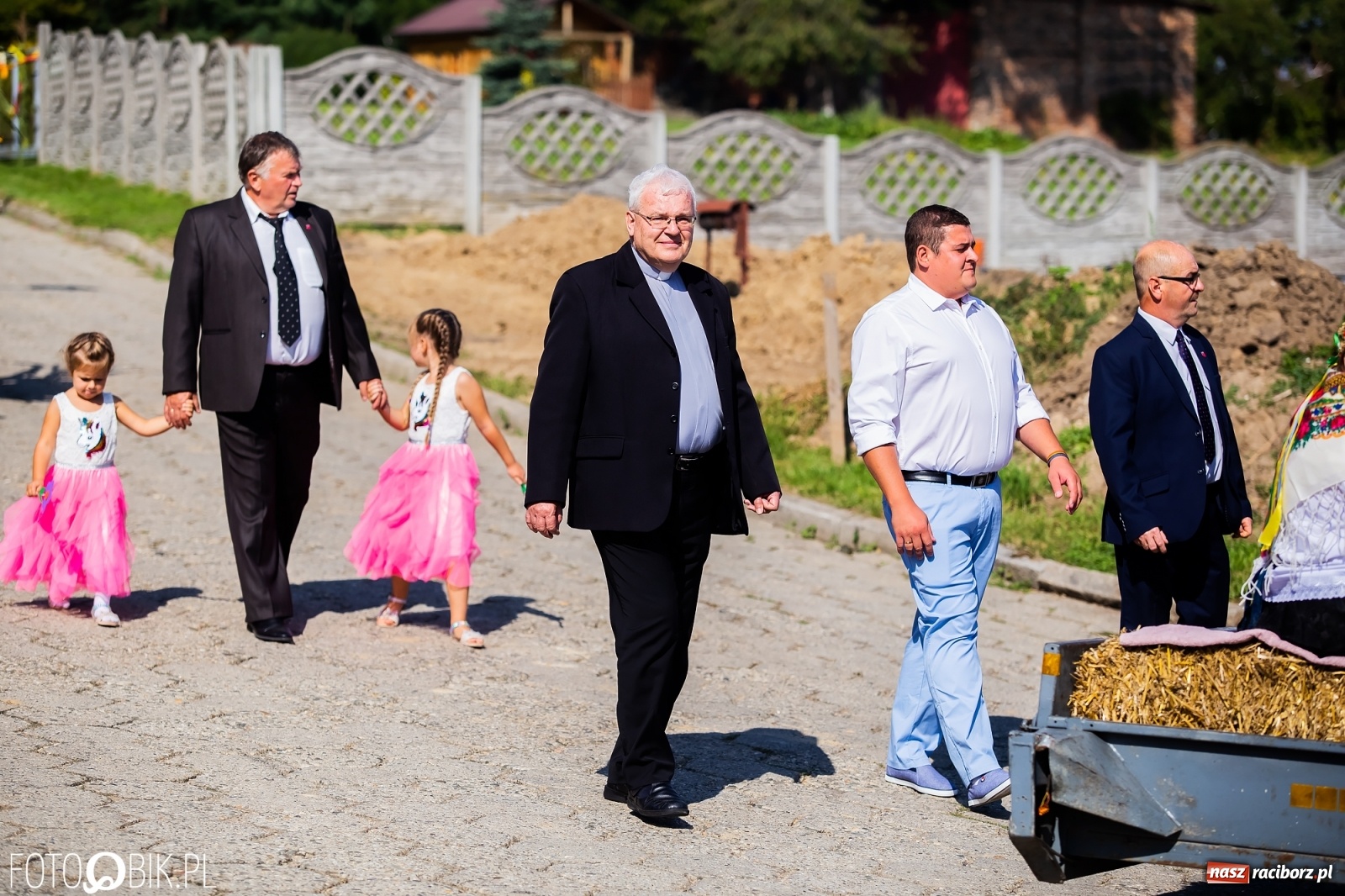 Zdjęcie w galerii na portalu naszraciborz.pl: Dożynki sołeckie w Borucinie. Spontaniczny długi korowód [FOTO i WIDEO] wiadomości z regionu