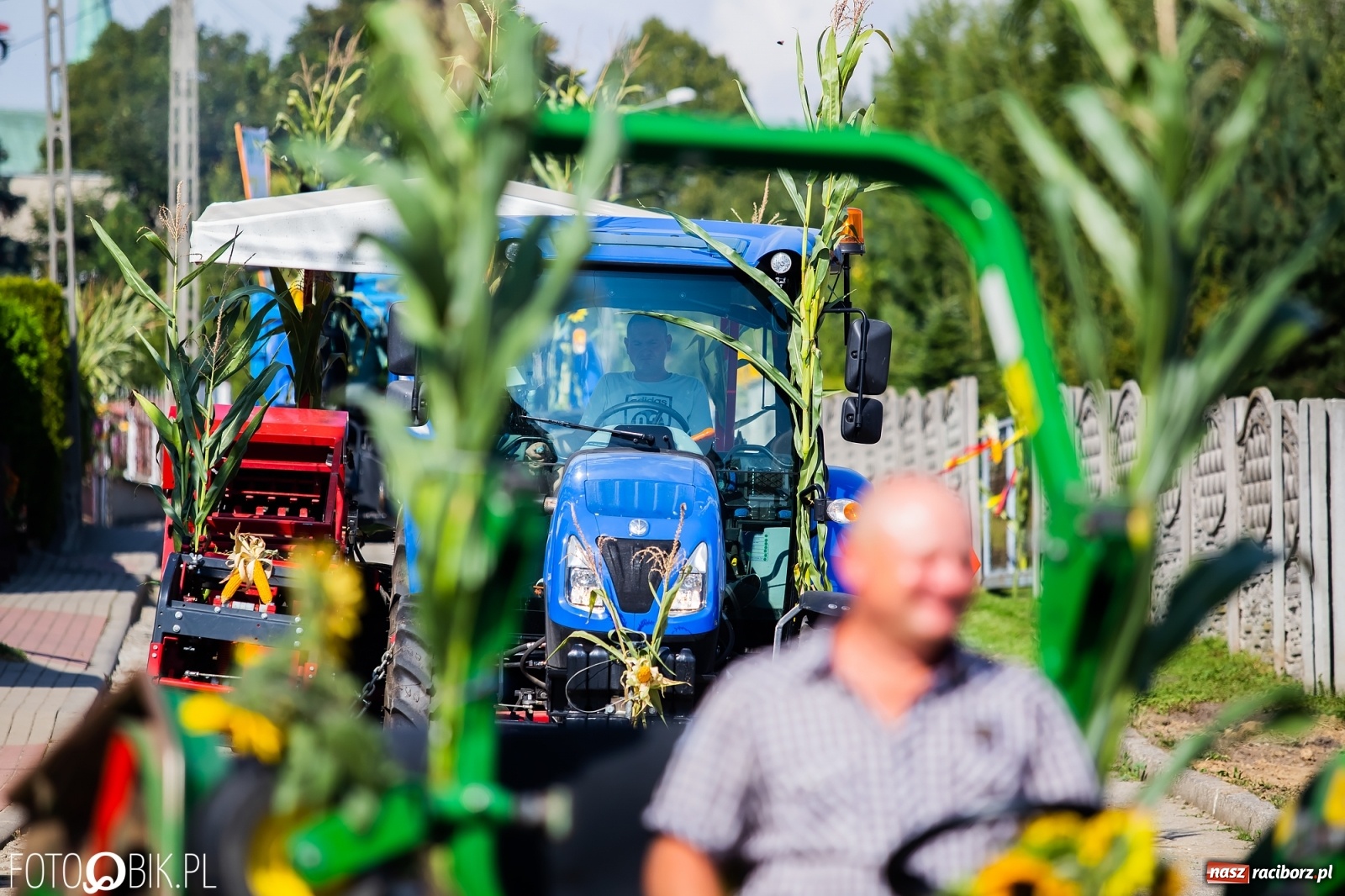 Zdjęcie w galerii na portalu naszraciborz.pl: Dożynki sołeckie w Borucinie. Spontaniczny długi korowód [FOTO i WIDEO] wiadomości z regionu
