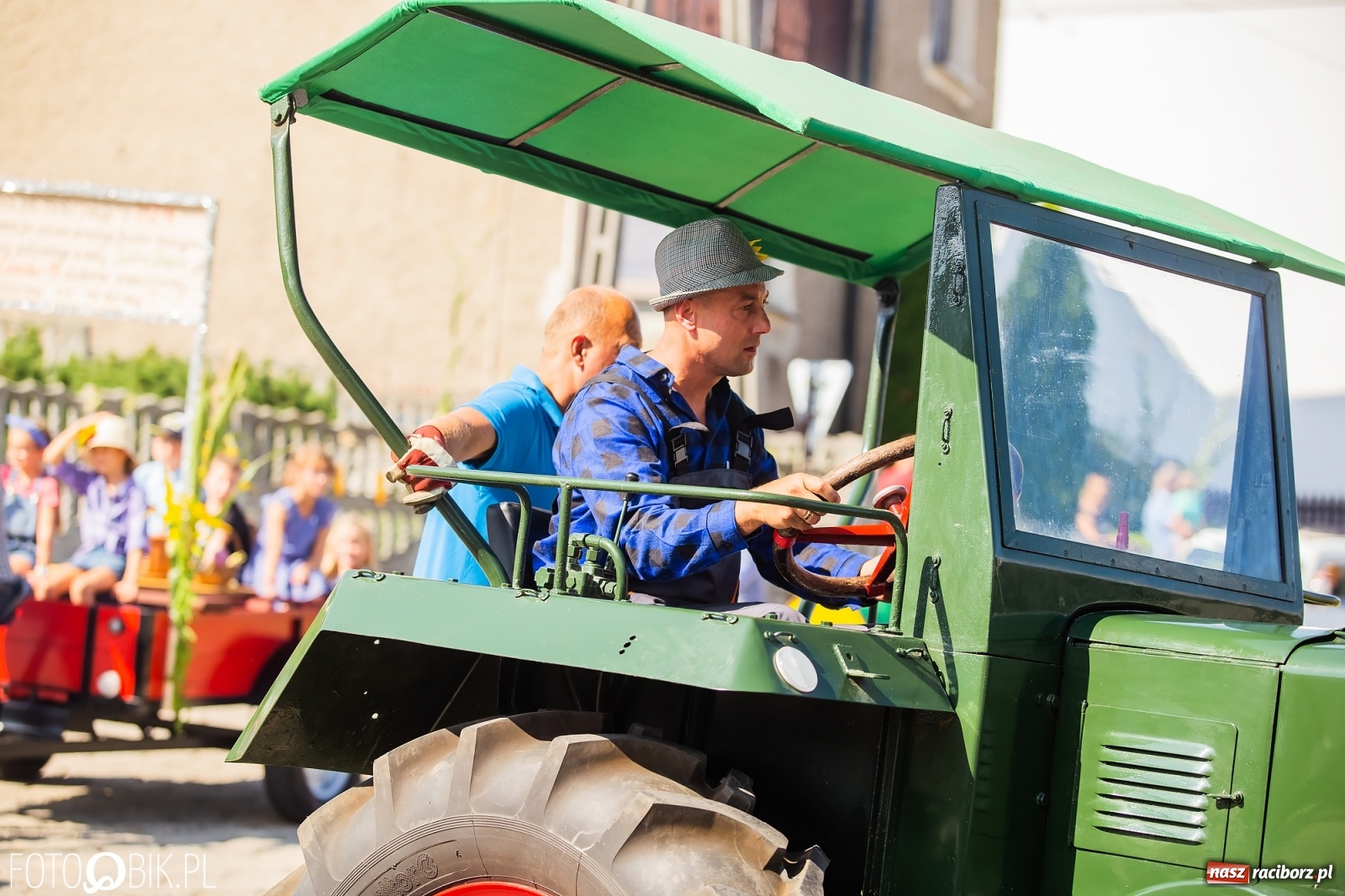 Zdjęcie w galerii na portalu naszraciborz.pl: Dożynki sołeckie w Borucinie. Spontaniczny długi korowód [FOTO i WIDEO] wiadomości z regionu
