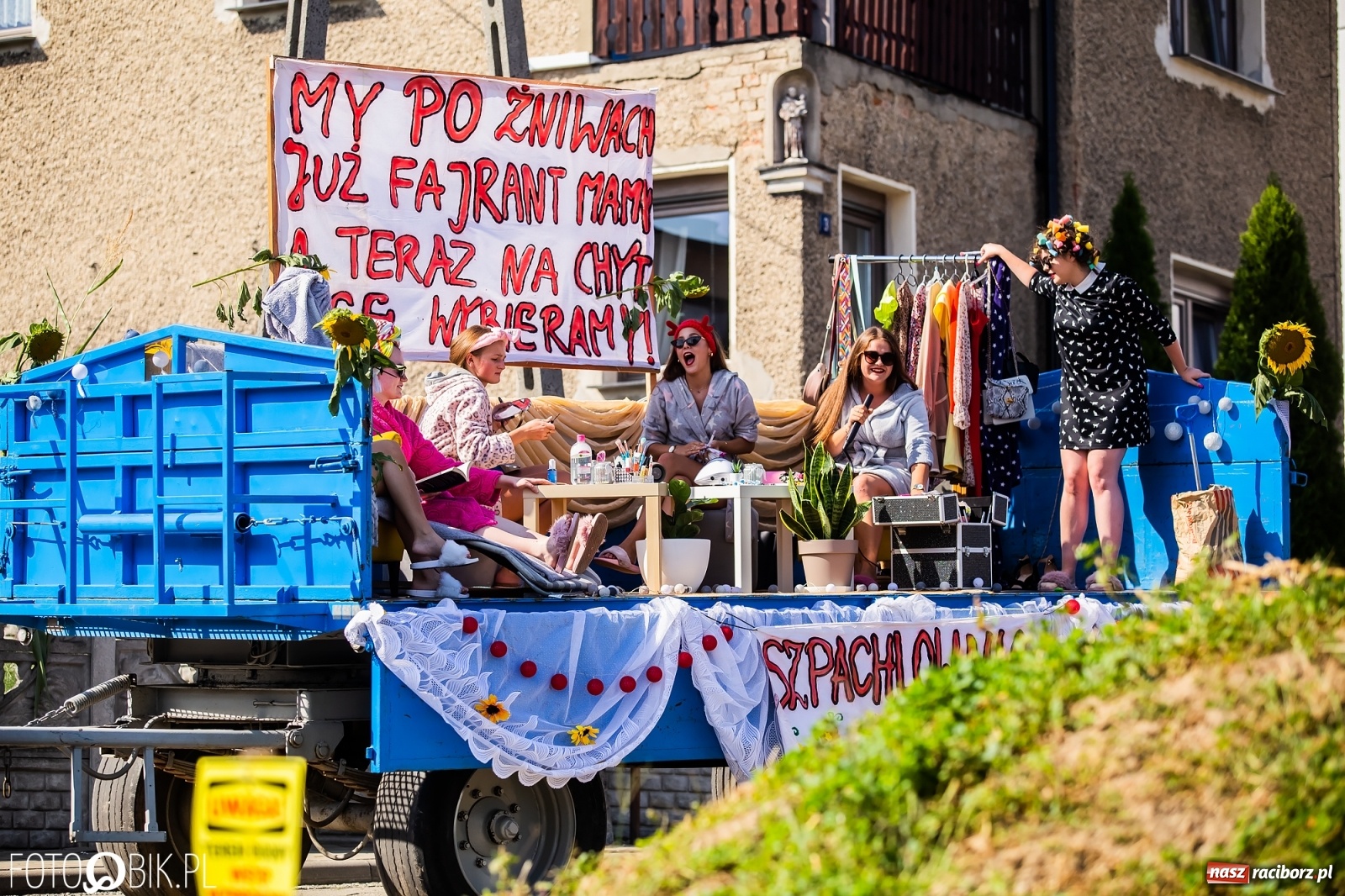 Zdjęcie w galerii na portalu naszraciborz.pl: Dożynki sołeckie w Borucinie. Spontaniczny długi korowód [FOTO i WIDEO] wiadomości z regionu