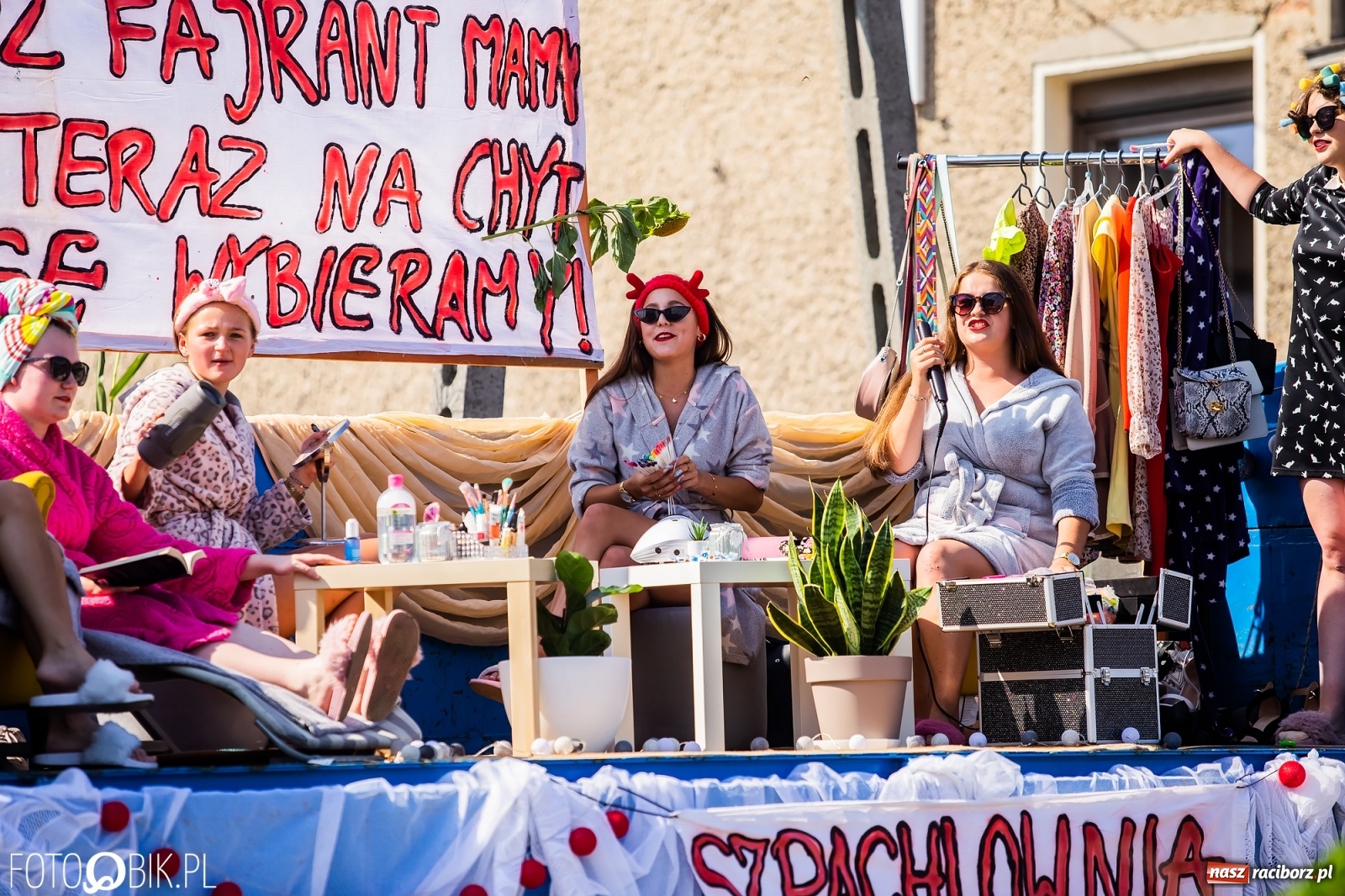 Zdjęcie w galerii na portalu naszraciborz.pl: Dożynki sołeckie w Borucinie. Spontaniczny długi korowód [FOTO i WIDEO] wiadomości z regionu