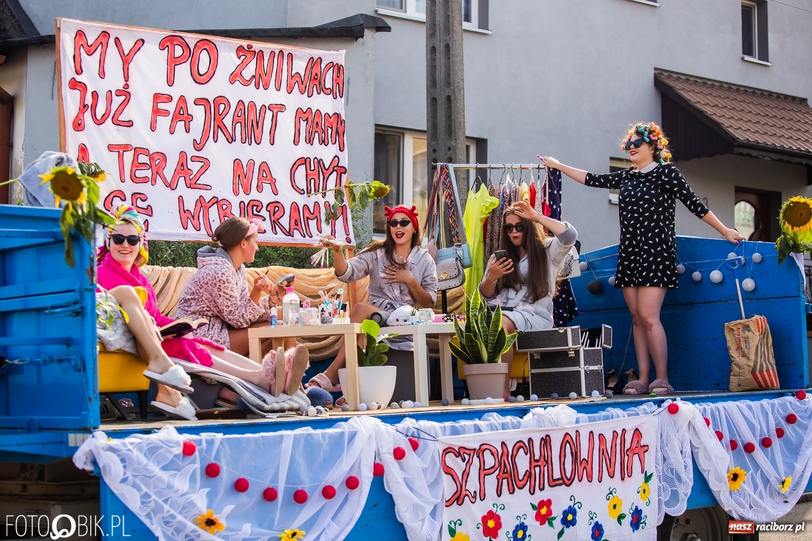 Zdjęcie w galerii na portalu naszraciborz.pl: Dożynki sołeckie w Borucinie. Spontaniczny długi korowód [FOTO i WIDEO] wiadomości z regionu