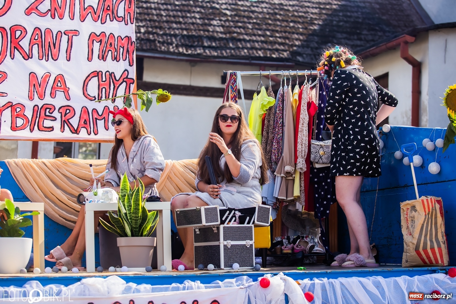 Zdjęcie w galerii na portalu naszraciborz.pl: Dożynki sołeckie w Borucinie. Spontaniczny długi korowód [FOTO i WIDEO] wiadomości z regionu