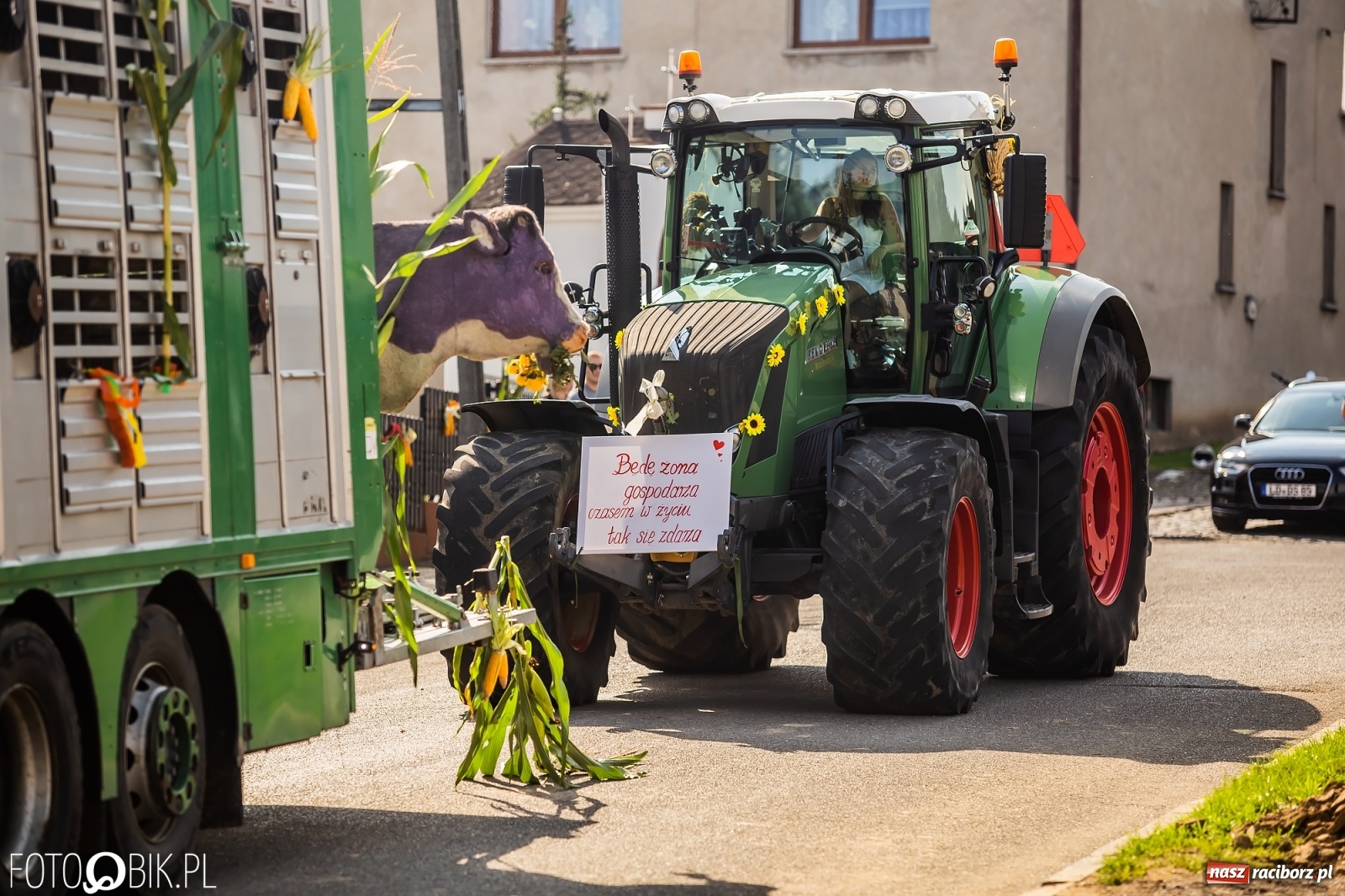 Zdjęcie w galerii na portalu naszraciborz.pl: Dożynki sołeckie w Borucinie. Spontaniczny długi korowód [FOTO i WIDEO] wiadomości z regionu