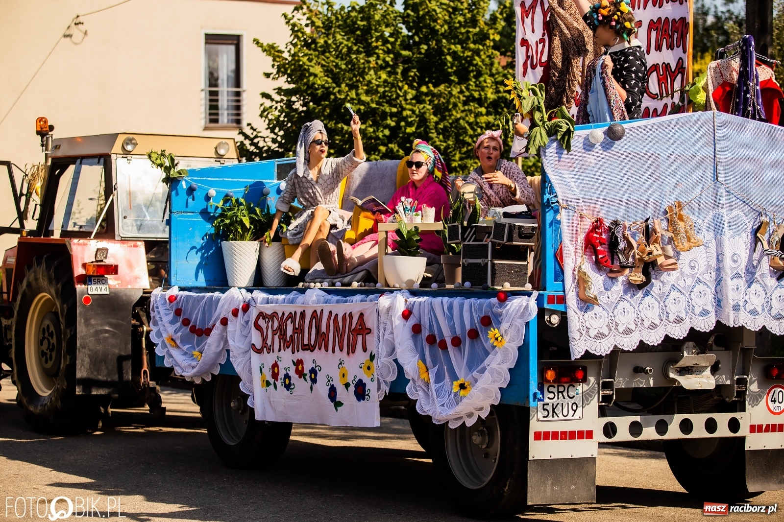 Zdjęcie w galerii na portalu naszraciborz.pl: Dożynki sołeckie w Borucinie. Spontaniczny długi korowód [FOTO i WIDEO] wiadomości z regionu