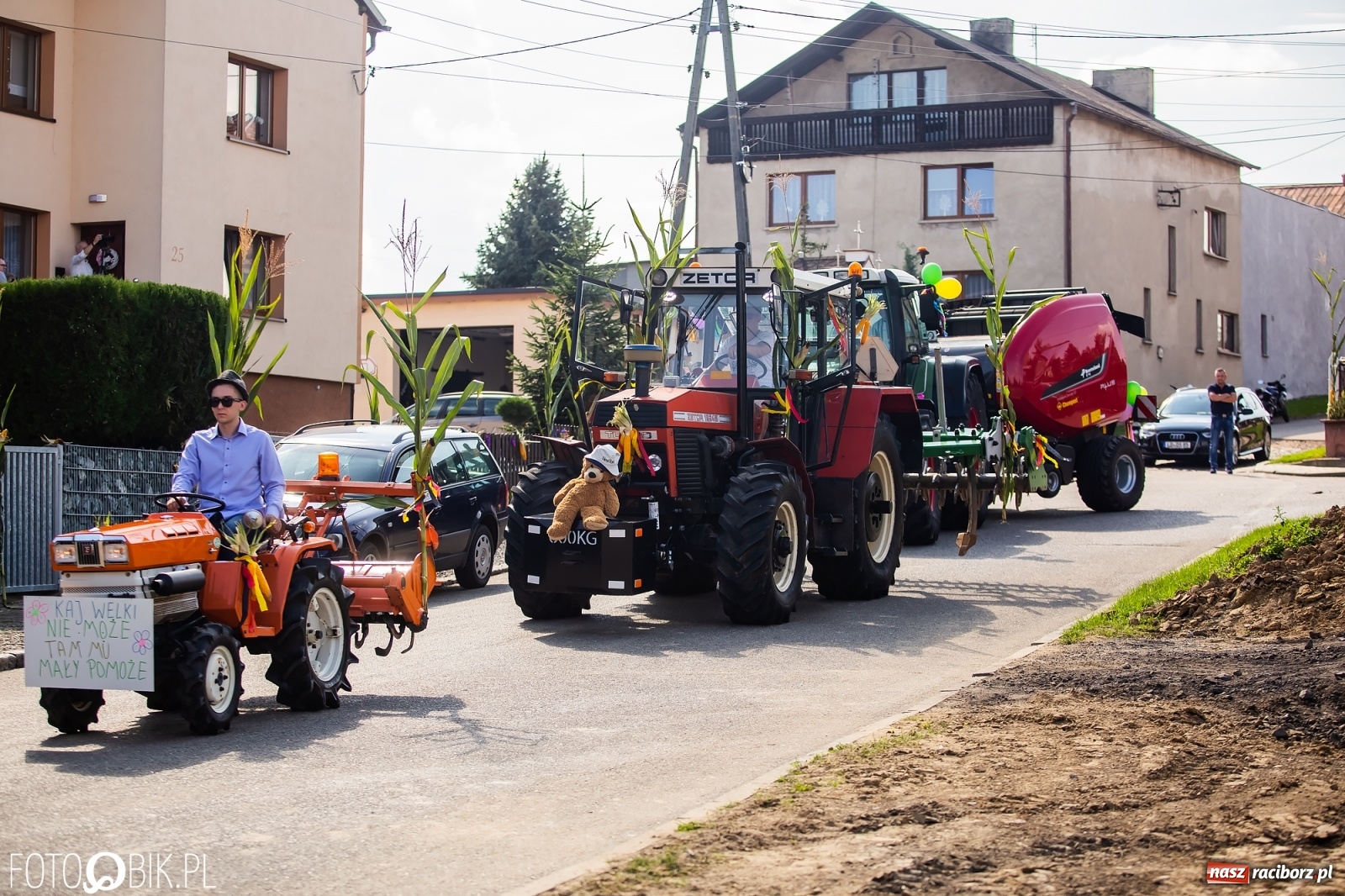 Zdjęcie w galerii na portalu naszraciborz.pl: Dożynki sołeckie w Borucinie. Spontaniczny długi korowód [FOTO i WIDEO] wiadomości z regionu