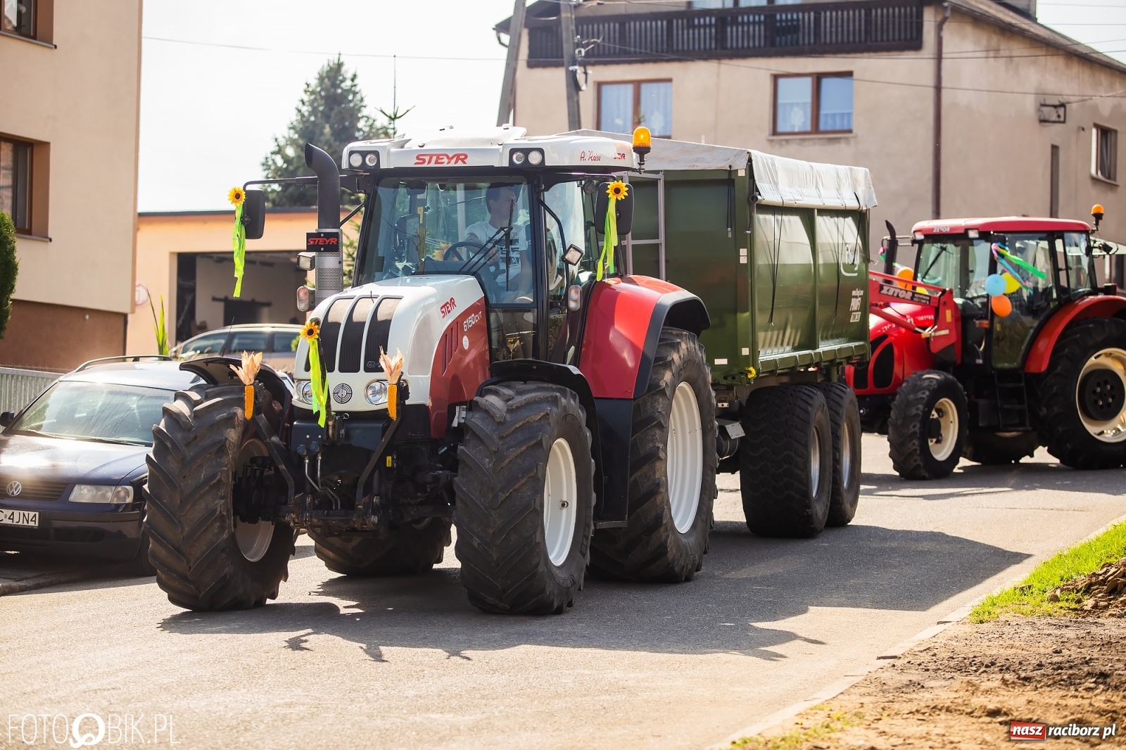 Zdjęcie w galerii na portalu naszraciborz.pl: Dożynki sołeckie w Borucinie. Spontaniczny długi korowód [FOTO i WIDEO] wiadomości z regionu