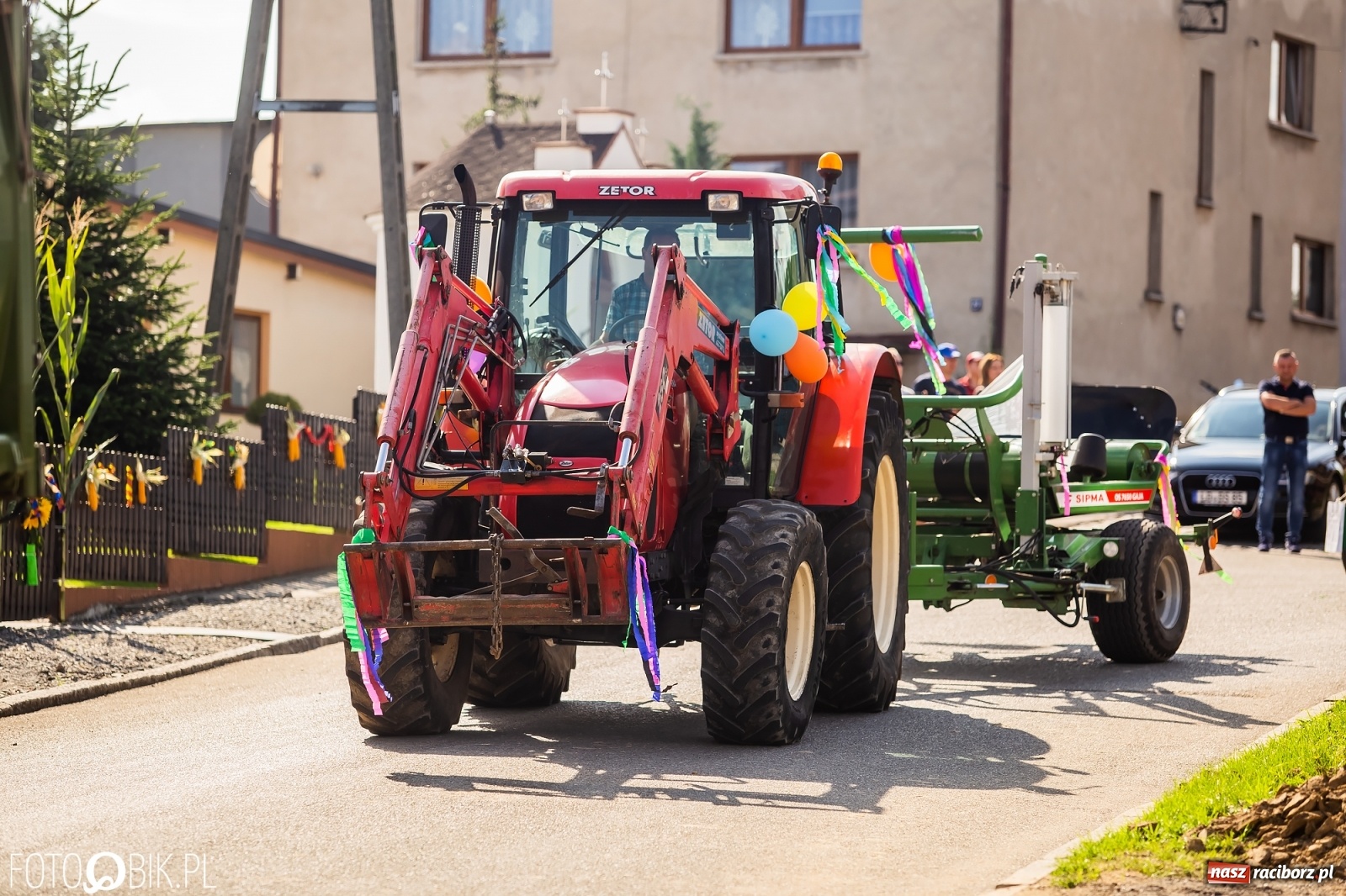 Zdjęcie w galerii na portalu naszraciborz.pl: Dożynki sołeckie w Borucinie. Spontaniczny długi korowód [FOTO i WIDEO] wiadomości z regionu