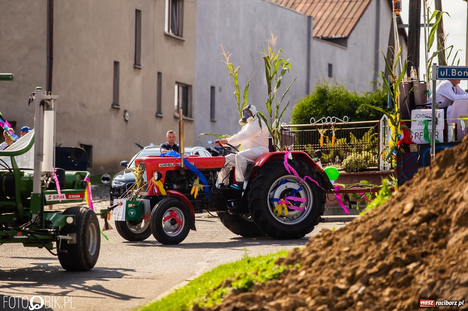 Zdjęcie w galerii na portalu naszraciborz.pl: Dożynki sołeckie w Borucinie. Spontaniczny długi korowód [FOTO i WIDEO] wiadomości z regionu