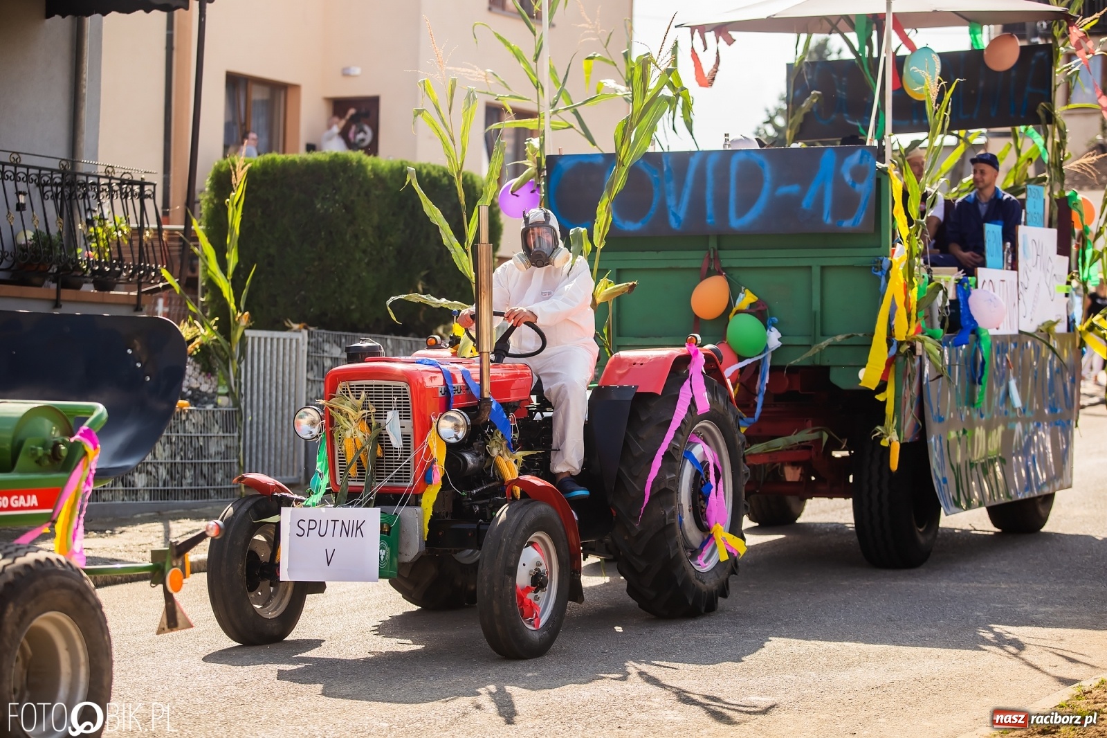 Zdjęcie w galerii na portalu naszraciborz.pl: Dożynki sołeckie w Borucinie. Spontaniczny długi korowód [FOTO i WIDEO] wiadomości z regionu