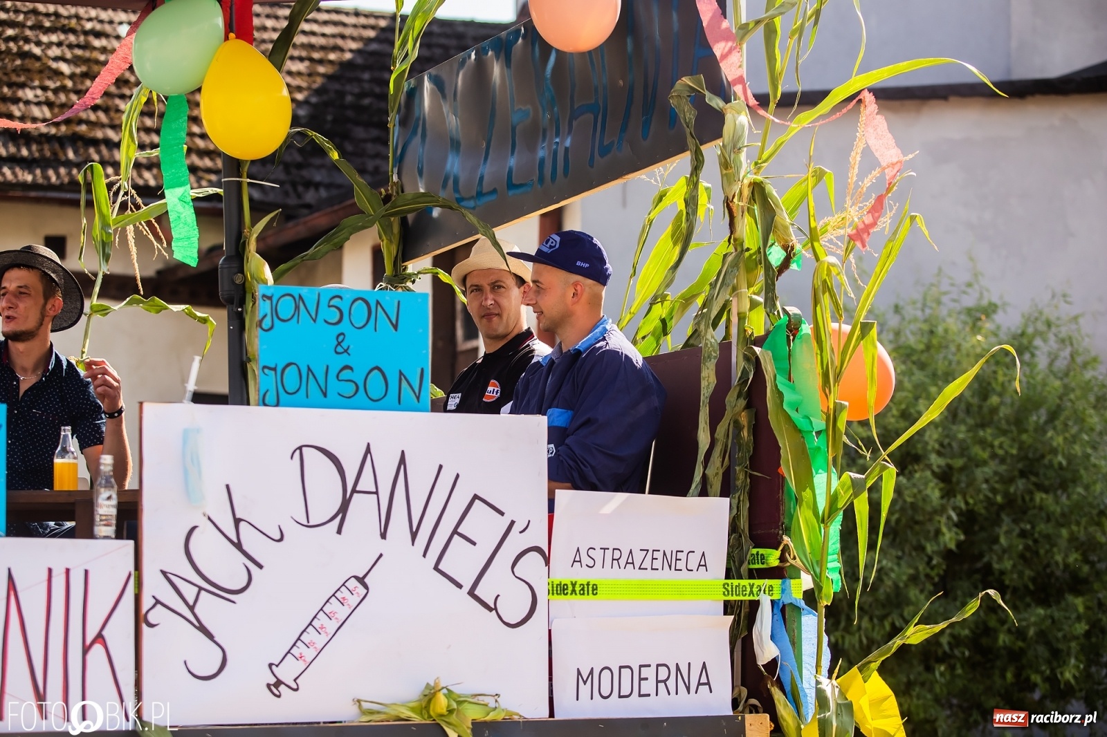 Zdjęcie w galerii na portalu naszraciborz.pl: Dożynki sołeckie w Borucinie. Spontaniczny długi korowód [FOTO i WIDEO] wiadomości z regionu