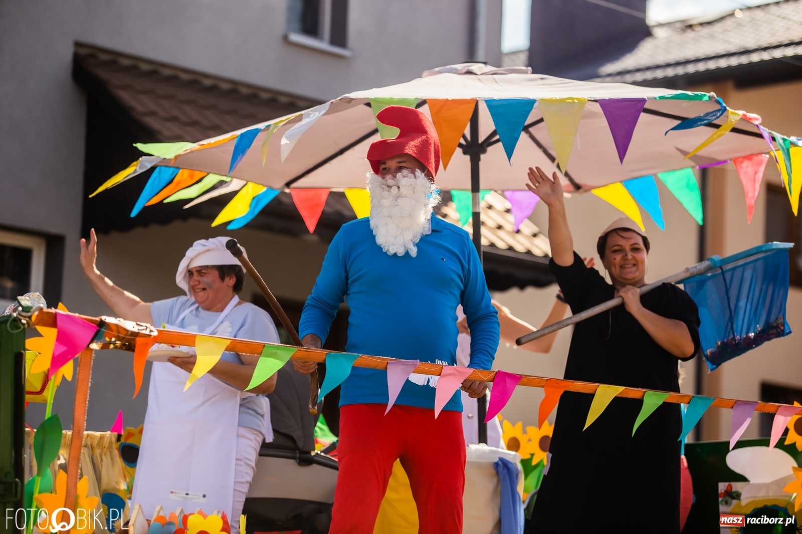 Zdjęcie w galerii na portalu naszraciborz.pl: Dożynki sołeckie w Borucinie. Spontaniczny długi korowód [FOTO i WIDEO] wiadomości z regionu