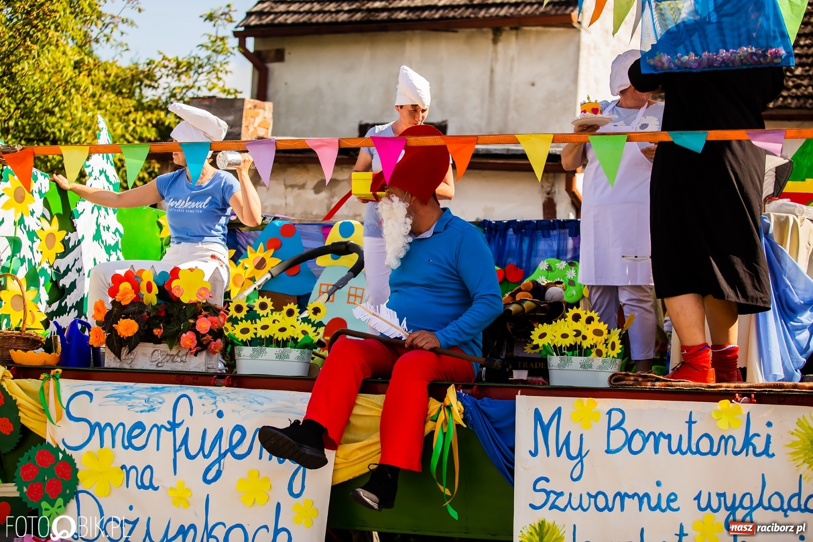 Zdjęcie w galerii na portalu naszraciborz.pl: Dożynki sołeckie w Borucinie. Spontaniczny długi korowód [FOTO i WIDEO] wiadomości z regionu