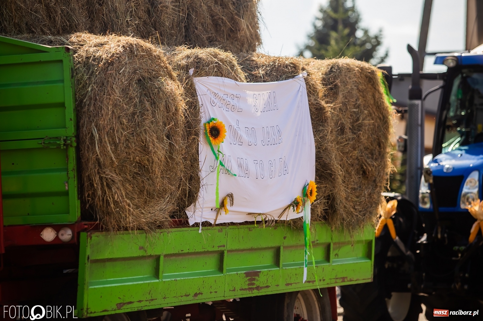 Zdjęcie w galerii na portalu naszraciborz.pl: Dożynki sołeckie w Borucinie. Spontaniczny długi korowód [FOTO i WIDEO] wiadomości z regionu
