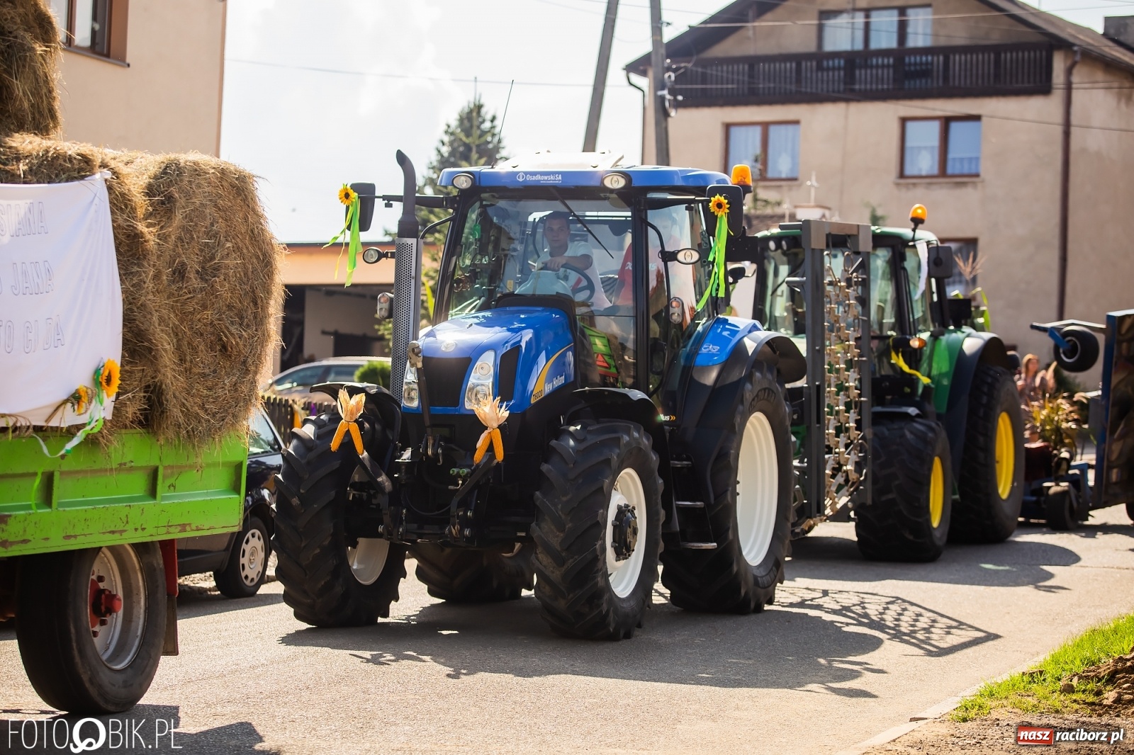 Zdjęcie w galerii na portalu naszraciborz.pl: Dożynki sołeckie w Borucinie. Spontaniczny długi korowód [FOTO i WIDEO] wiadomości z regionu